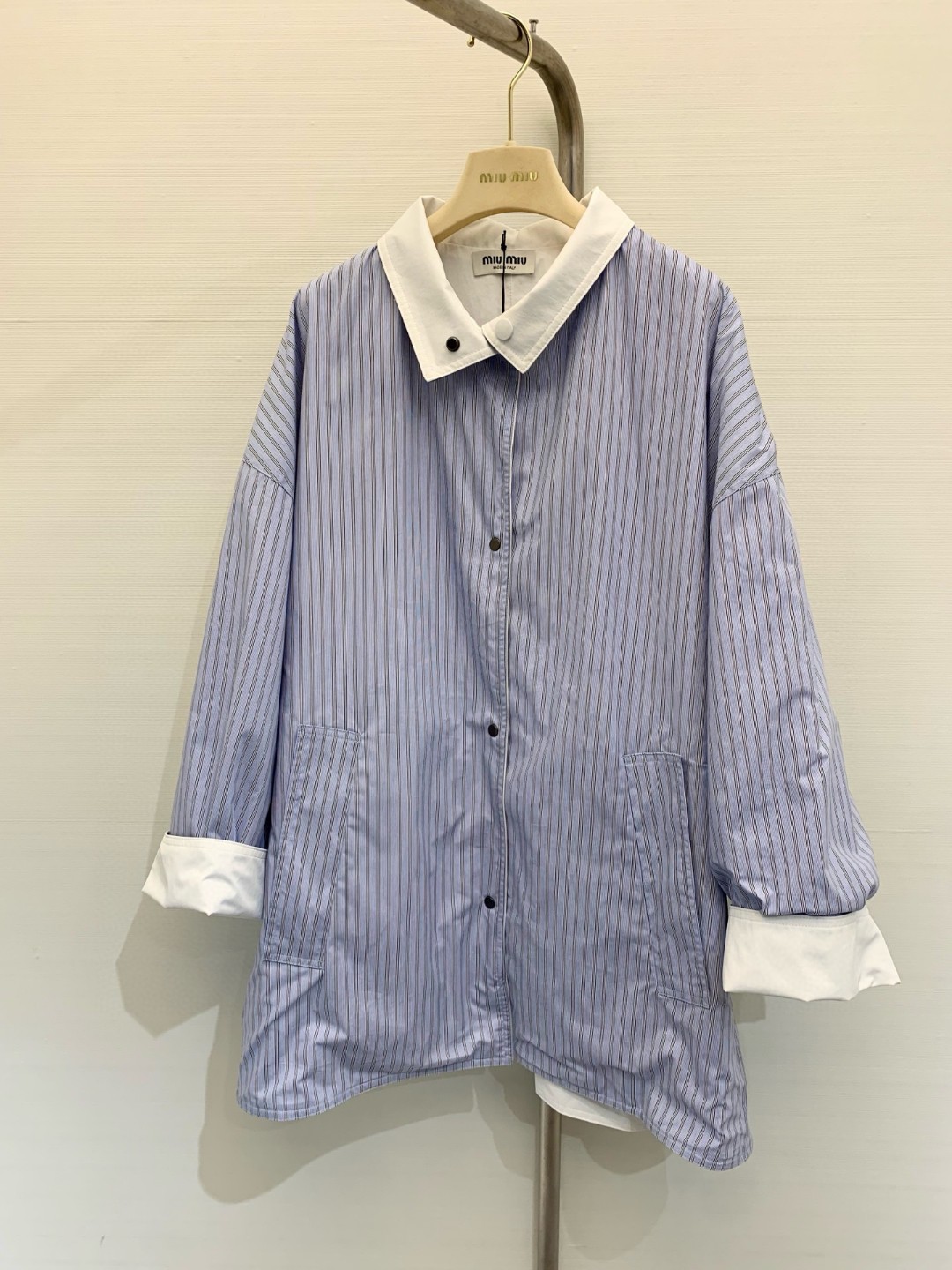 NO:321361,* New early spring style, wear a mid-length windbreaker jacket on both sides, custom pure cotton fabric, and freely switch between the two-sided styles, style, not picky about the figure, age-reducing and slimming!  Color white, hidden blue, code count, jackets & coats,alexander wang19860909*  早春新款 两面穿中长款风衣外套,定制纯棉面料,双面风格随意切换,版型,不挑身材,减龄显瘦百搭款！ 颜色白色 藏蓝 码数,,jackets & coats,alexander wang,Women's clothing