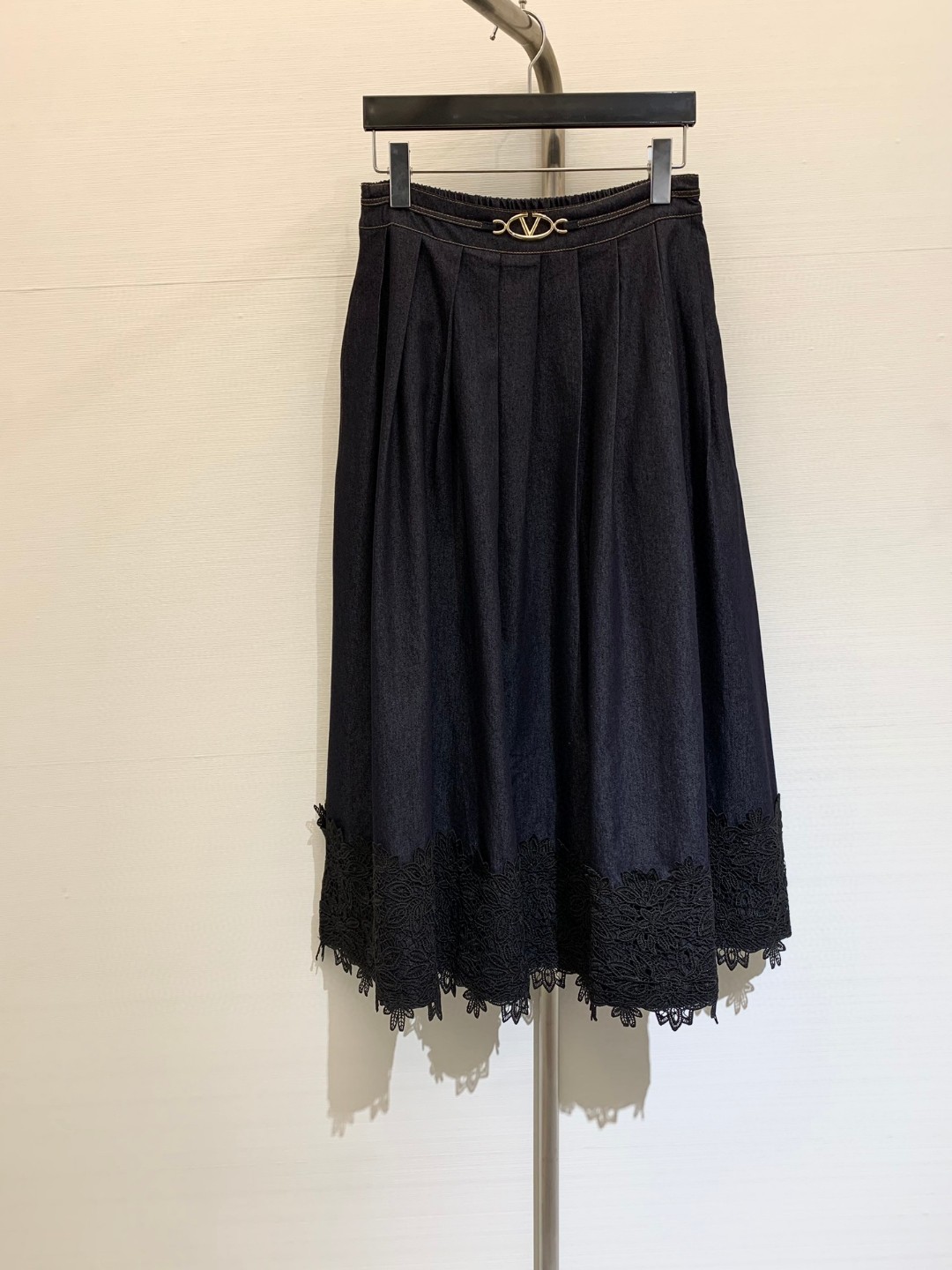 NO:321383,* New early spring style lace hem lace-edged denim skirt, which makes you look taller and thin, with a fashionable aura, daily casual dressing recommendation, metal waist embellishment, low-key luxury, and online detailing P, skirts, alexander wang19860909*  早春新款 蕾丝下摆蕾丝边牛仔半裙,显高显瘦绝绝子,自带时髦气场,日常穿搭休闲推荐,字金属腰头点缀,低调奢华,细节感在线 码数 P,,skirts,alexander wang,Women's clothing