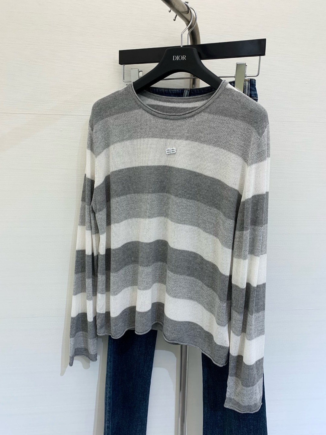 NO:321381,* New early spring style striped round neck hollow long-sleeved shirt, double chest accessories, fresh color is very suitable for spring and summer, light and breathable loose style, universal and versatile style Color yellow gray Size number, alexander wang19860909*  早春新款 条纹圆领镂空长袖恤,胸前双 配饰,清新的颜色非常适合春夏,轻薄透气宽松版型,万能百搭款 颜色黄色 灰色 码数,,alexander wang,Women's clothing