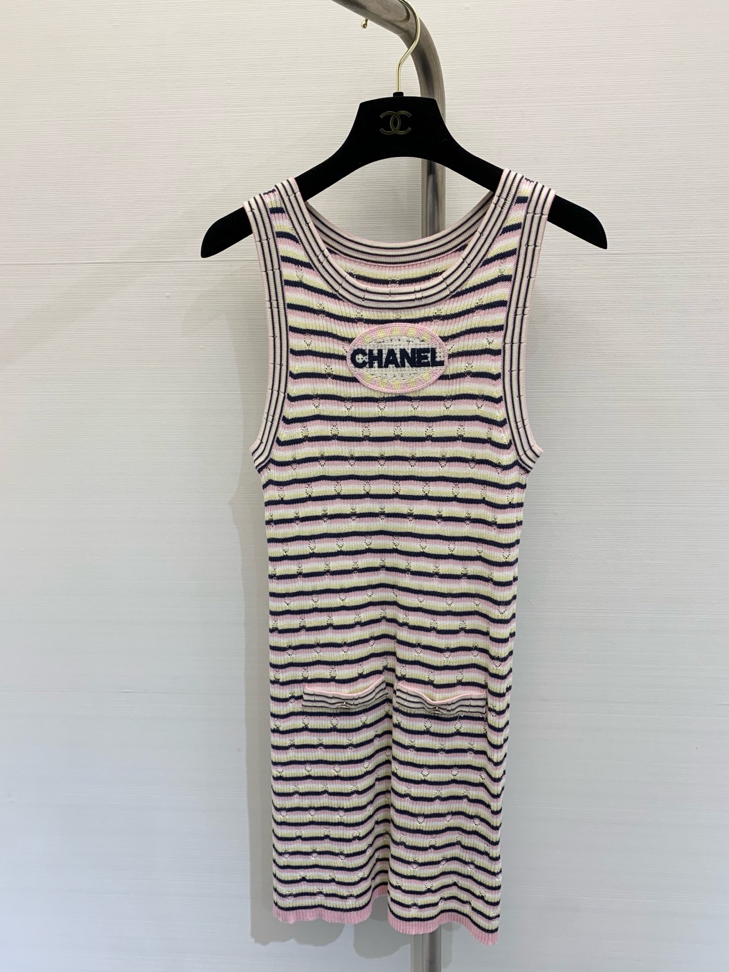NO:321326,220Chan*l 2025 series badge striped vest skirt, 25 latest series, super beautiful pink I-shaped vest skirt, embroidered logo decoration on the chest, super beautiful upper body SML 31, chanel, skirts, alexander wang19860909220Chan*l 2025 系列款 徽章条纹背心裙,25最新系列,超美粉色系工字背心裙,胸前饰以刺绣logo装饰,上身超美 码数SML 31,,chanel,skirts,alexander wang,Women's clothing