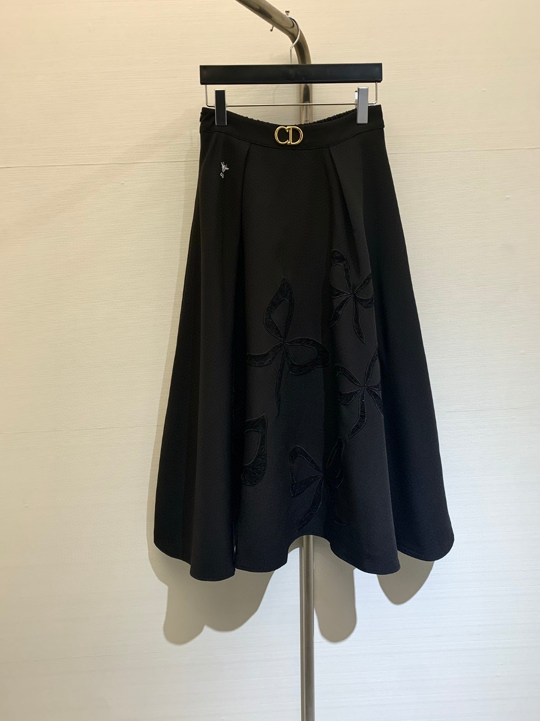 NO:321862,* New spring and summer style Heavy industry inlaid lace embroidered butterfly pattern design metal buckle embellished long skirt, hollow bow design, full of high-end sense, customized high-end woven fabric Color black Size, skirts, alexander wang19860909*  春夏新款 重工镶嵌蕾丝绣花蝴蝶图案设计金属扣点缀长款半裙,镂空蝴蝶结设计,高级感满满,定制高定梭织面料 颜色黑色 码数,,skirts,alexander wang,Women's clothing