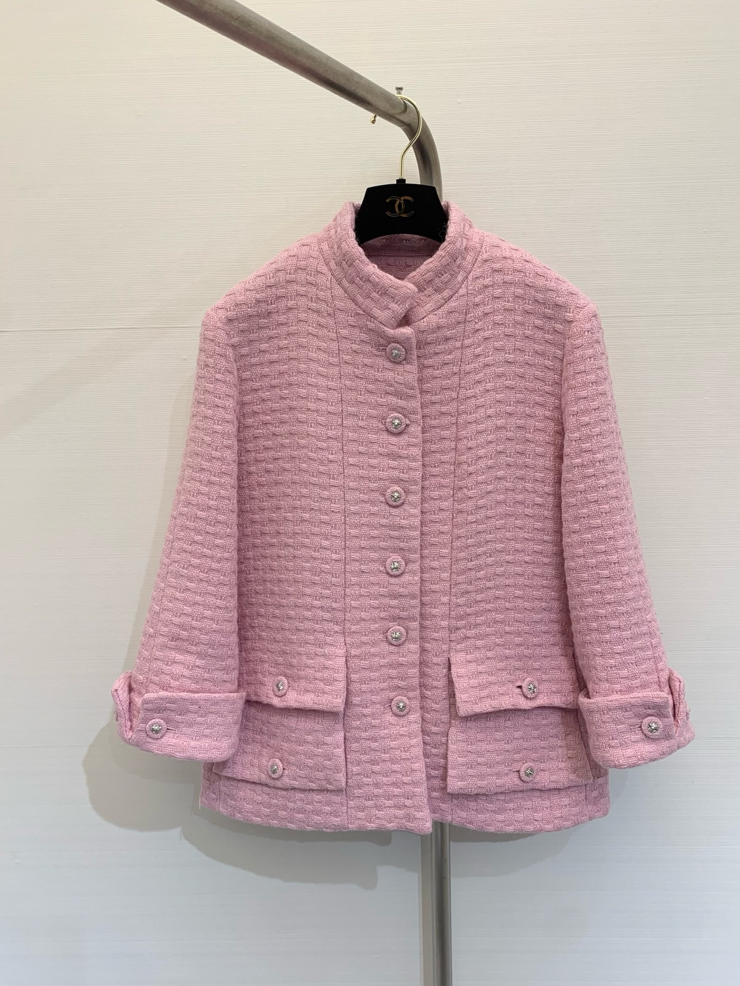 NO:321850,Chan*l 2025 New early spring style light pink plaid small fragrance jacket, high-end custom tweed fabric, stand-up collar and eight-quarter sleeves, unique four-pocket design, the overall small fragrance style is retro and elegant, this pink is too high-end, it is a rich and rich girl, low-key and gentle SML, chanel, jackets & coats, alexander wang19860909Chan*l 2025 早春新款 淡粉色格纹小香风外套,高级定制粗花呢面料,立领八分袖,独特的四口袋设计,整体小香风复古又优雅,这个粉色太高级了,妥妥的富家千金感,低调又温柔 码数SML,,chanel,jackets & coats,alexander wang,Women's clothing