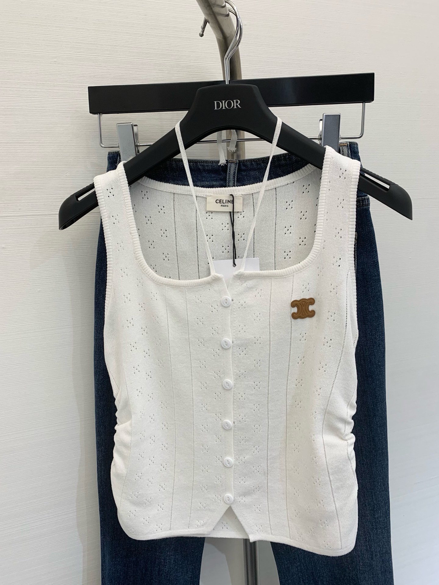 NO:321887,Chan*l 2025 Spring and Summer New Style Simple Slim and Versatile U-neck Knitted Sleeveless Sling Vest Base Single Vest Top, High-version SML P, Chanel, Alexander Wang19860909Chan*l 2025 春夏新款 简约修身百搭U领针织无袖吊带背心打底单穿背心上衣,高版本 码数SML P,,chanel,alexander wang,Women's clothing