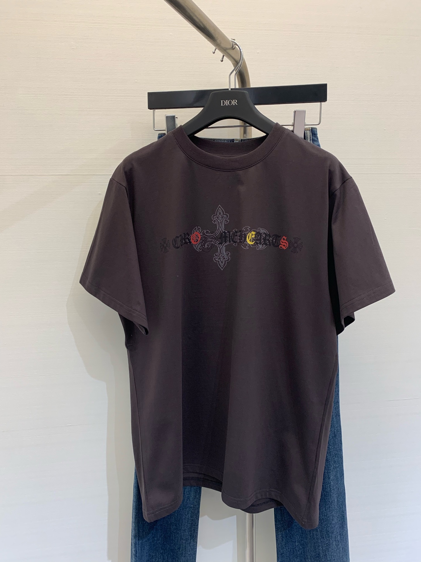 NO:323055,Croxin 2025 new spring and summer style printed letter T-shirt, Croxin printed letter short-sleeved T-shirt. The clothes are full of printed logos. Loose silhouette version. It can easily achieve the lazy feeling of oversize. Gender-free style short-sleeved Tee's style, both single or layered and mixed and matched!  The same style for men and women!  Color gray/white/purple SML, versace, chrome hearts, T-shirt,tees, t-shirt,alexander wang19860909克罗心 2025 春夏新款 印花字母T恤,克罗心印花字母短袖T恤 衣服上印满印花logo 宽松廓形版 轻易的达到oversize的慵懒感 无性别风格短袖 Tee的造型,单穿或叠穿混搭都能自成风格！男女同款！ 颜色灰/白/紫 码数SML,,versace,chrome hearts,T-shirt,tees，t-shirt,alexander wang,Women's clothing