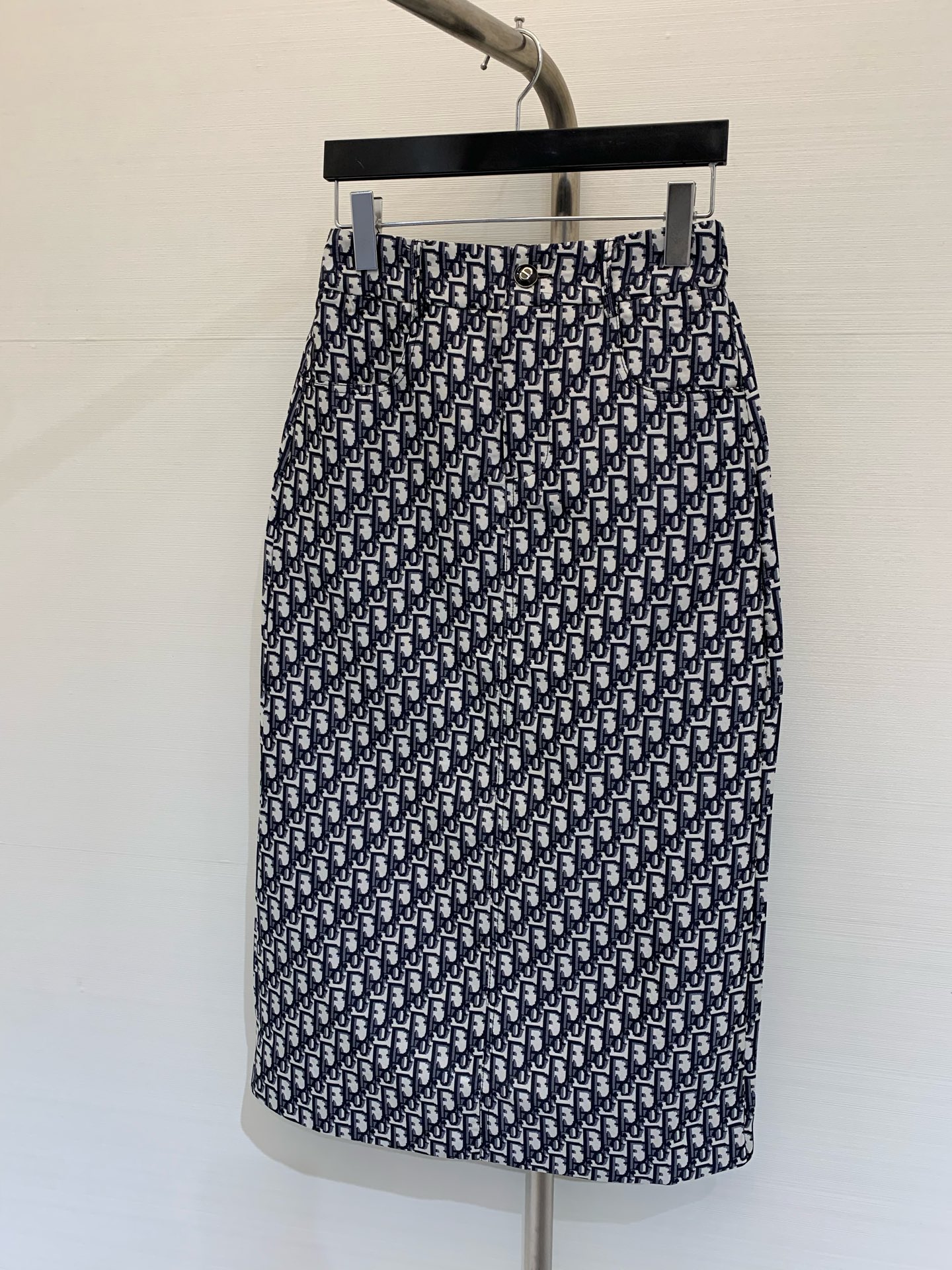 NO:324733,* New summer style, new style, jungle animal print skirt, macaron hem totem logo, new style, waist letter printed skirt, super cover flesh and slimming, a series of items that are very easy to match, simple, refreshing and fashionable, elegant and fashionable, huge and versatile, very beautiful, fabric high-end and textured, code, skirts, alexander wang19860909*  夏季新款 新花色丛林动物印花大摆半裙 马卡龙下摆图腾标识新花色 腰头字母印花字半身裙 上身超级遮肉显瘦 巨好搭配的一系列单品 简简单单 穿出清爽时髦的高级感 日常优雅又时髦巨百搭 颜色很好看 面料高级又有质感 码数,,skirts,alexander wang,Women's clothing