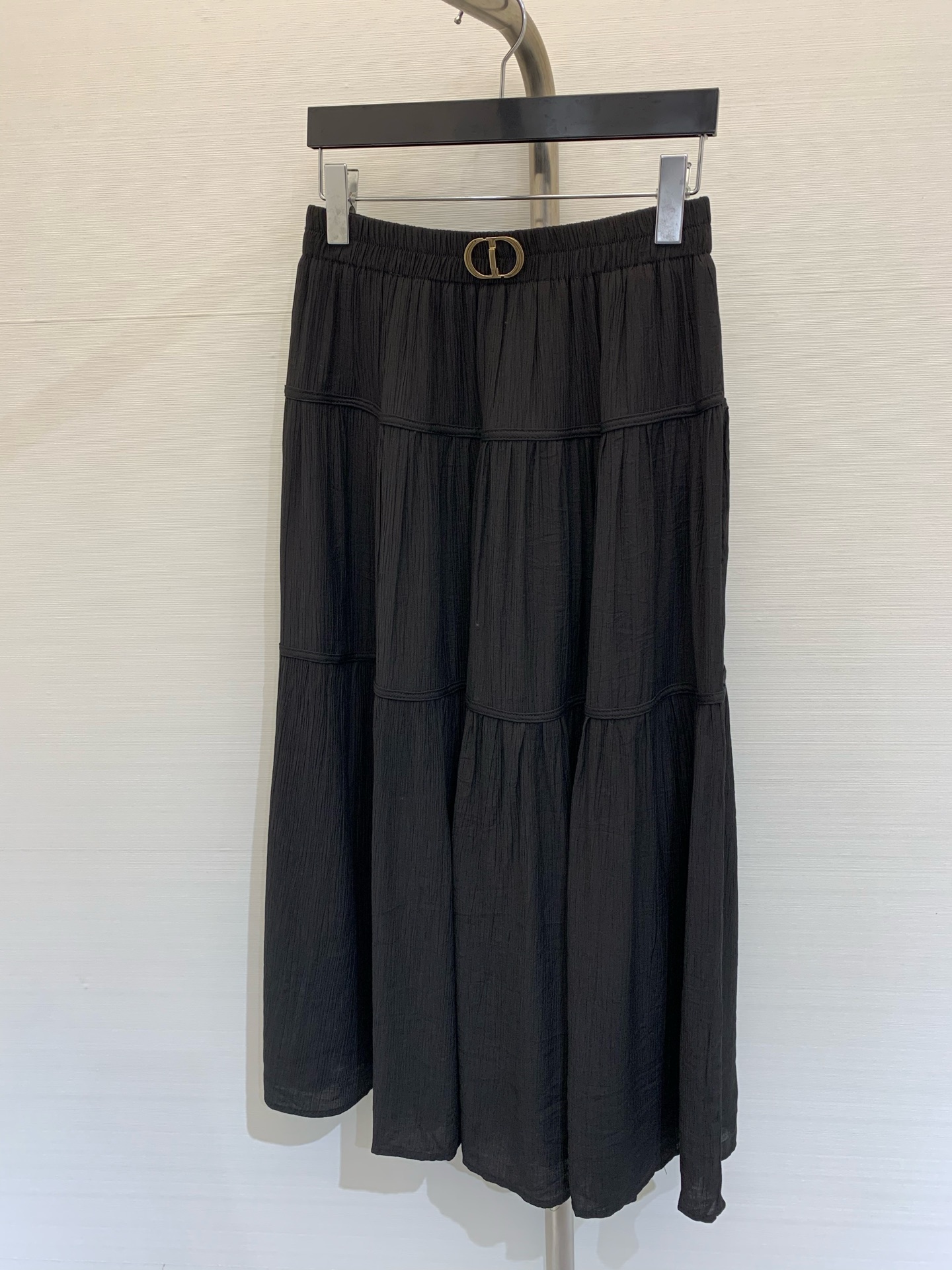 NO:324737,* New spring and summer style super high-end fabric skirt, waist metal decoration, rubber spliced ​​pleated high-waist long tower skirt, super slimming on the upper body, a series of items that are very easy to match. Simple and stylish, high-end feel, everyday elegant and fashionable, huge and versatile, very beautiful, fabric high-end and textured, color gray, black, size, skirts, alexander wang19860909*  春夏新款 超高级的面料半裙,腰头金属 装饰 橡筋拼接褶皱高腰长款塔字半身裙 上身超级遮肉显瘦 巨好搭配的一系列单品 简简单单 穿出清爽时髦的高级感 日常优雅又时髦巨百搭 颜色很好看 面料高级又有质感 颜色灰色 黑色 码数,,skirts,alexander wang,Women's clothing
