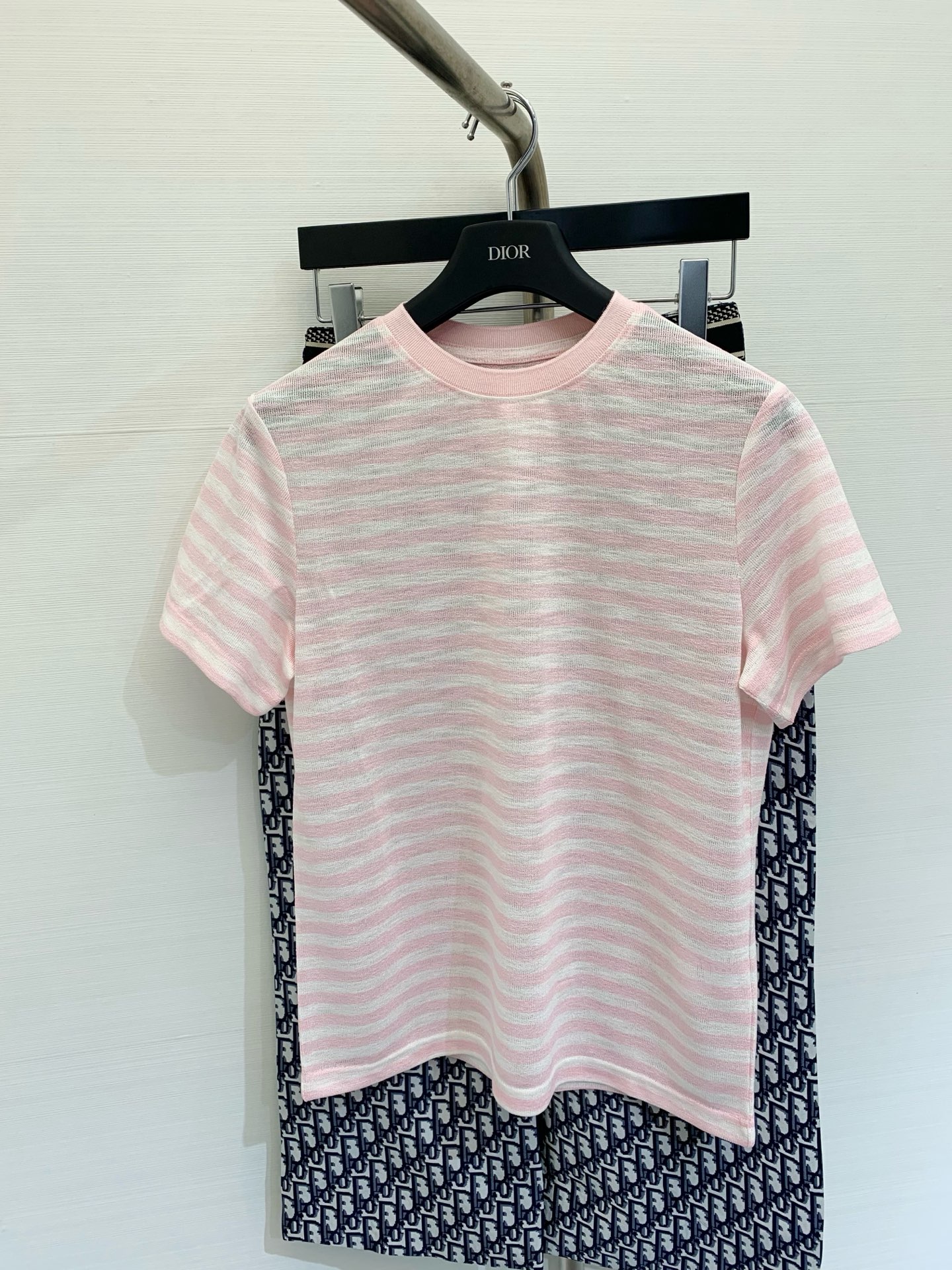 NO:324731,New summer style full-print striped logo round neck shirt, thin breathable fabric, light and refreshing, simple and high-end color light pink hidden blue yard, alexander wang19860909夏季新款 满印条纹徽标圆领恤,薄款透气面料,轻盈清爽,简约高级感 颜色浅粉 藏蓝 码数,,alexander wang,Women's clothing