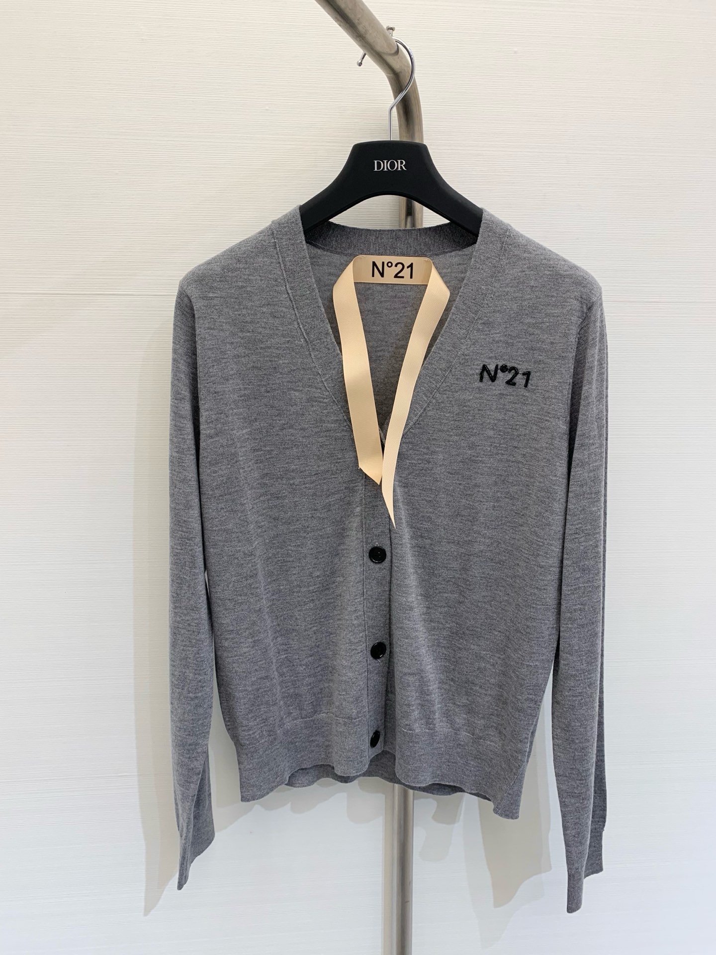 NO:326274,° New summer style thin bead-piece knitted cardigan Ultra-thin fabric also worn in summer neckline classic streamer neckline design hand-sewn bead-piece embellishing the chest Simple and high-end color apricot gray Size number, alexander wang19860909°  夏季新款 薄款珠片针织开衫 超薄面料夏季也穿 领口经典飘带领标设计 手工缝制珠片点缀胸前 简单高级 颜色杏色 灰色 码数,,alexander wang,Women's clothing