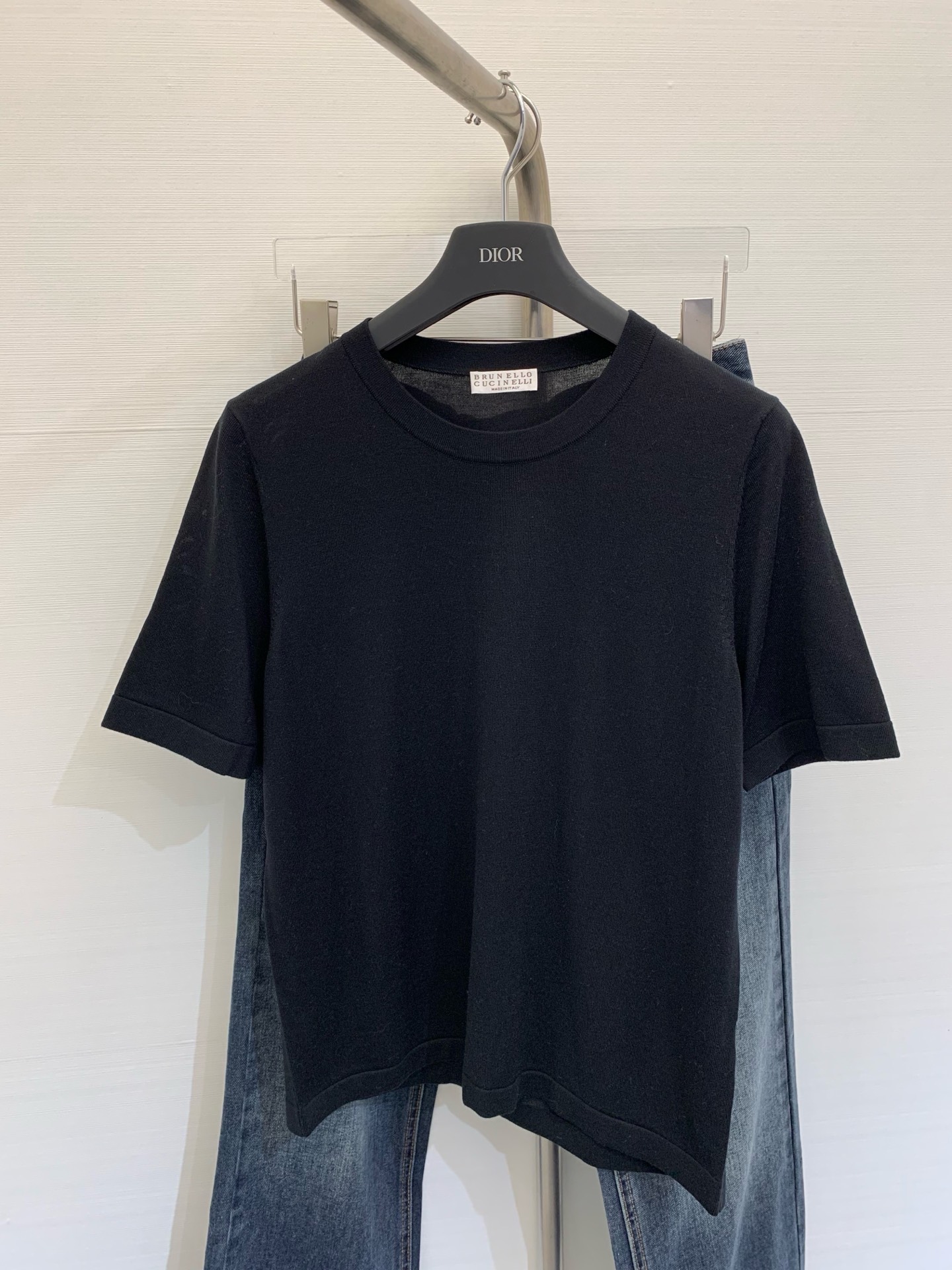 NO:326278,New summer style with rear collar trim with tiny wool sweater Ultra-thin style with silky, comfortable and breathable upper body Classic round bead element trim Premium simple Color black White Size number, Alexander wang19860909夏季新款 后领边饰天丝羊毛针织衫 超薄款上身丝滑舒适透气 经典圆珠元素边饰 高级简约 颜色黑色 白色 码数,,alexander wang,Women's clothing