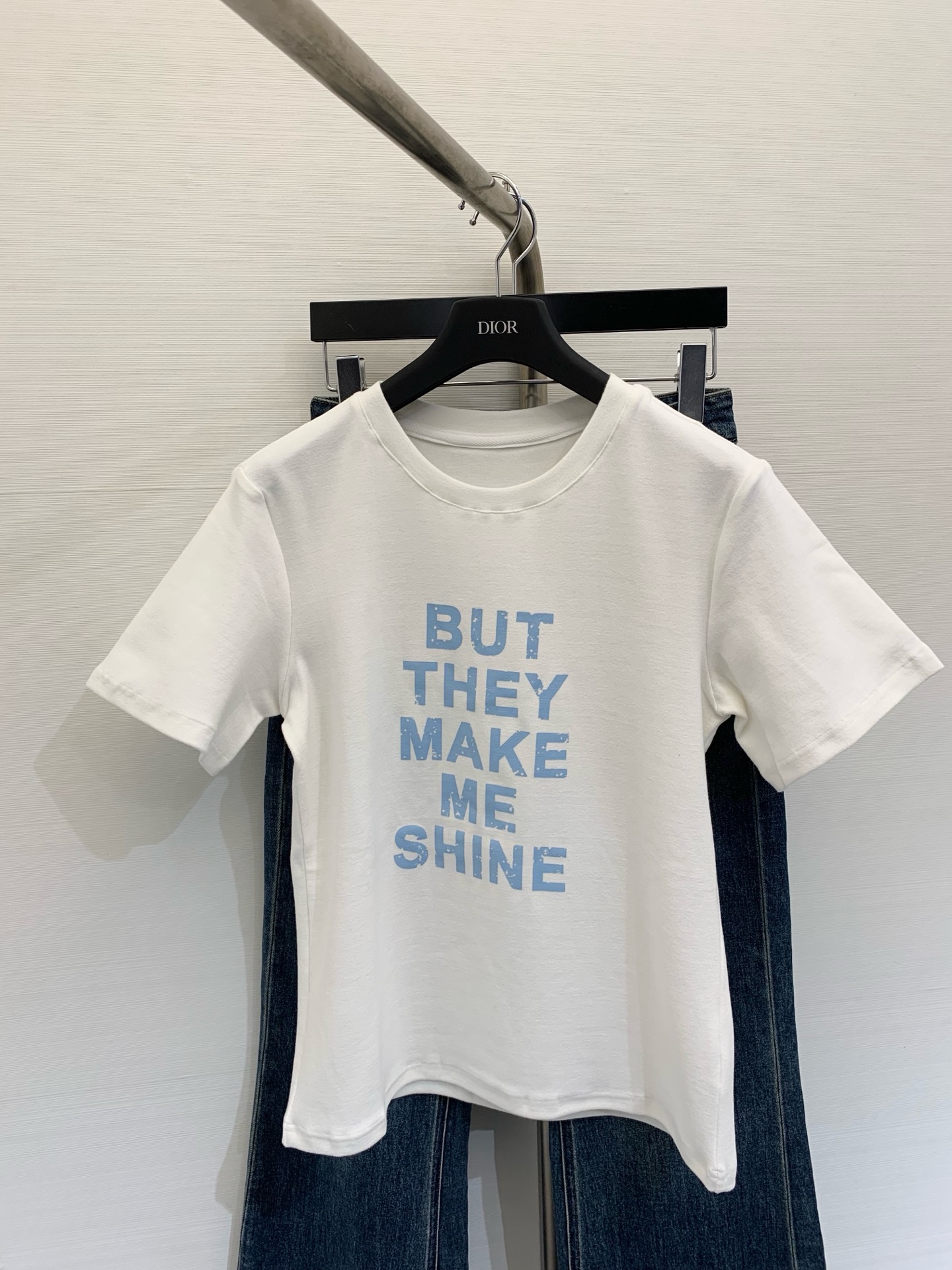 NO:326271,Niche new summer style letter printed short-sleeved T-shirt with contrasting letter printed on the chest. High recognition. Custom high-weight cotton fabric with a certain thickness. Full of high-end sense. SML. Color dark gray. Light gray. White. T-shirt,tees. T-shirt. Alexander wang.19860909小众  夏季新款 字母印花短袖T恤 胸前撞色的字母印花设计 辨识度很高 定制高克重纯棉面料 有一定厚度 高级感满满 码数SML 颜色深灰 浅灰 白色,,T-shirt,tees，t-shirt,alexander wang,Women's clothing