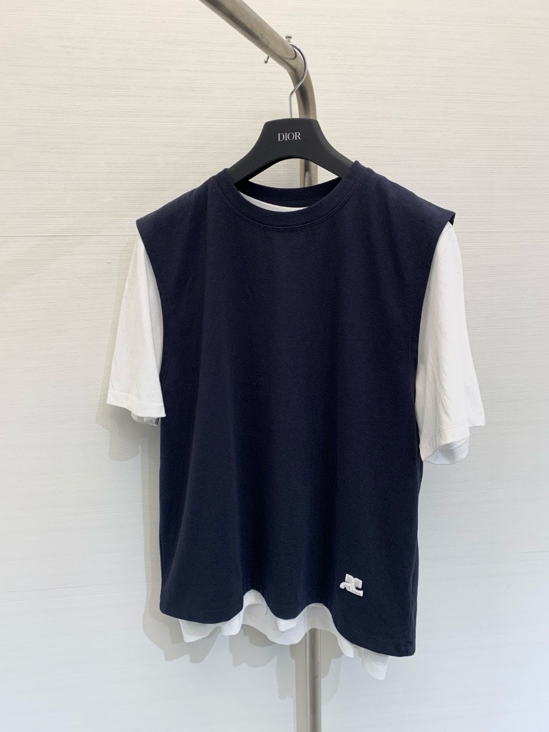 NO:318273,New spring and summer style vest short-sleeved skirt three-piece set, real three-piece design, contrasting colors are very good, classic logo embellished on the hem, slim skirt design, one set is perfectly casual with matching color hidden blue gray Size number, skirts, T-shirt, alexander wang19860909春夏新款 背心短袖半裙三件套,真三件设计,撞色非常好看,下摆点缀经典标识,半裙修身开叉设计,一套搭配完美休闲 颜色藏蓝 灰色 码数,,skirts,T-shirt,alexander wang,Women's clothing