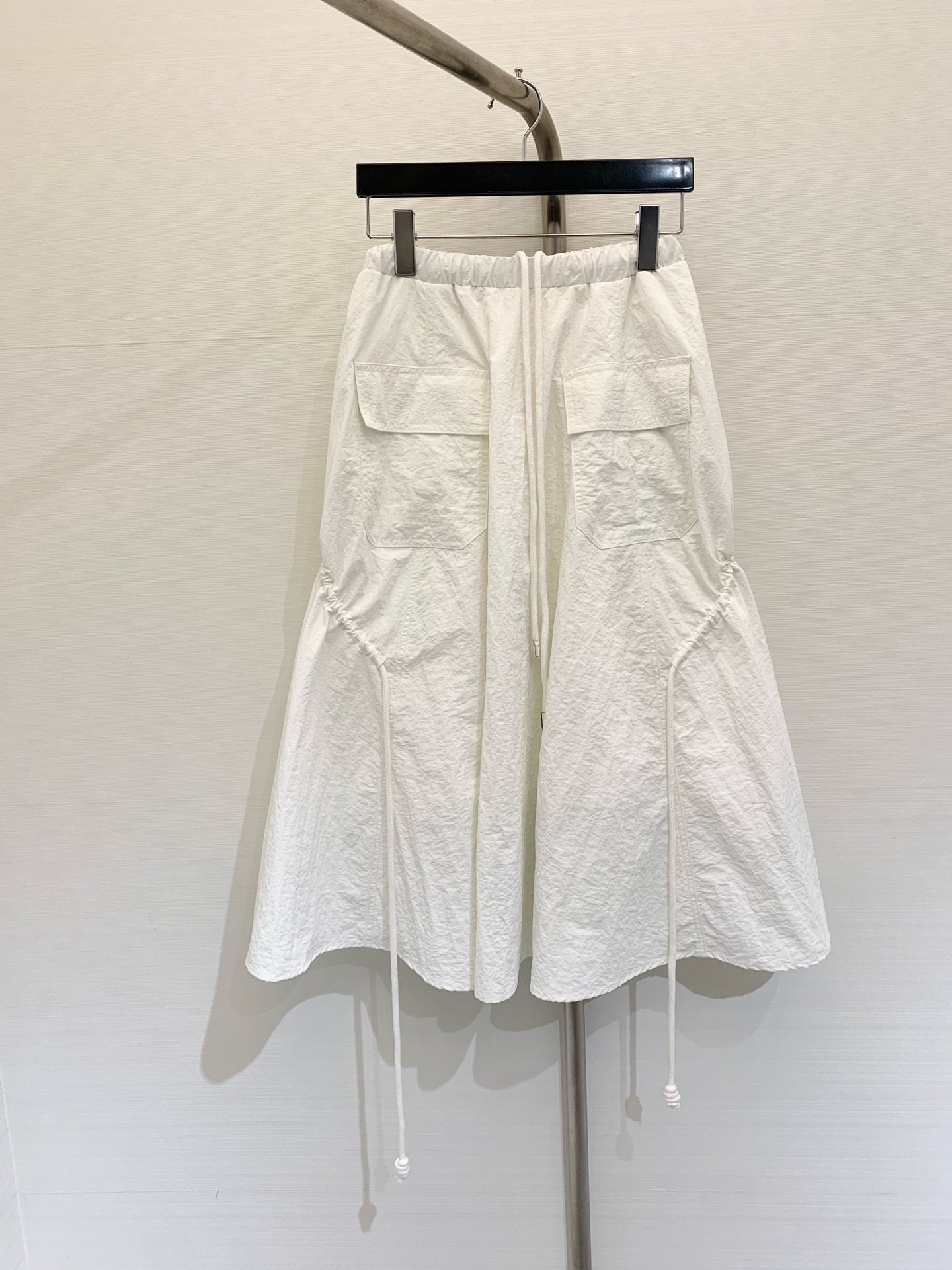 NO:318247,* New summer style, white drawstring large skirt with hem sun protection skirt, show style synchronization, series, custom pleated sun protection fabric, comfortable and smooth upper body, triangular mark design behind drawstring pleated design, classic element minimalist style, white better insulation heat, it is really feel when paired with the same series of hooded windbreakers, Skirts, Hats, Alexander wang19860909*  夏季新款 白色抽绳大裙摆防晒半裙 秀款同步 系列款 定制的褶皱感防晒面料 上身舒适丝滑 抽绳褶皱设计背后三角标设计 经典元素极简风格 白色更好的隔绝热量 搭配同系列连帽风衣真的很有感觉 码数,,skirts,hats,alexander wang,Women's clothing