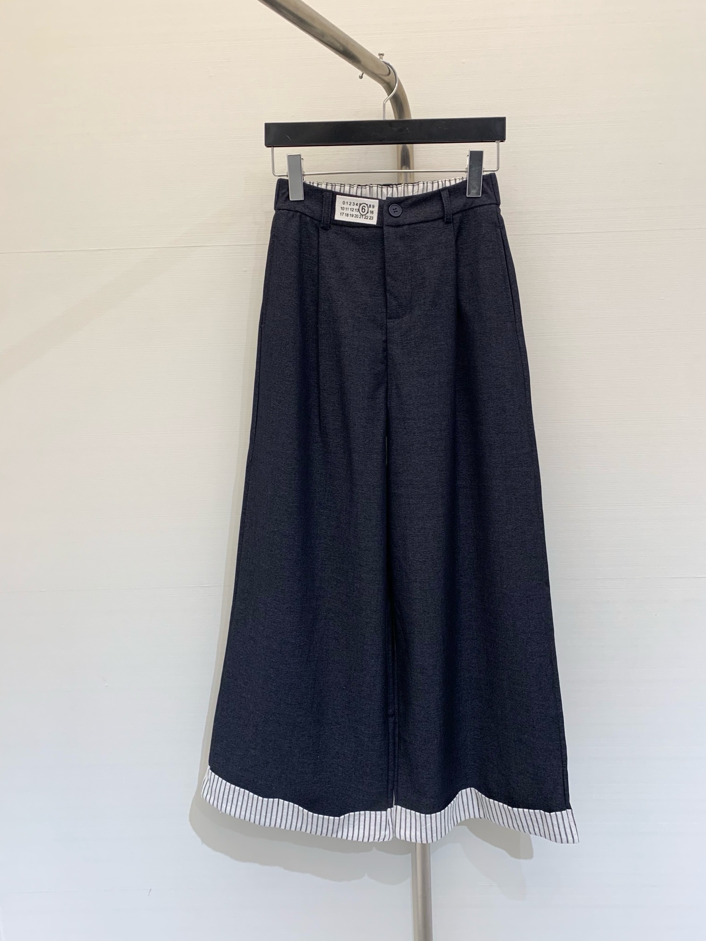 NO:318240,New summer style high-end curly striped jeans, covering the hips and making you look slim and tight waist design, not picking on the figure, versatile items, size, jeans, alexander wang19860909夏季新款 高级感卷边条纹天丝牛仔裤,遮胯显瘦松紧腰设计,不挑身材,百搭单品 码数,,jeans,alexander wang,Women's clothing