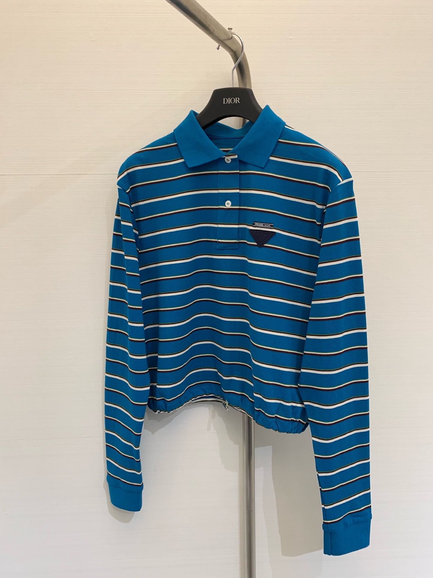 NO:318236,* New summer style blue striped long-sleeved top, blue style, it is so irresistible, striped triangle embroidered drawstring elastic waist element, every detail is heart-warming, whether it is matched with jeans or skirts, it can show different vitality. Size, skirts, jeans, alexander wang19860909*  夏季新款 蓝色系条纹长袖上衣,蓝色系,就是这么让人无法抗拒,条纹三角标刺绣抽绳松紧腰元素,每一个细节都让人心动,不管是搭配牛仔裤还是半身裙,都能展现出不一样的活力 码数,,skirts,jeans,alexander wang,Women's clothing