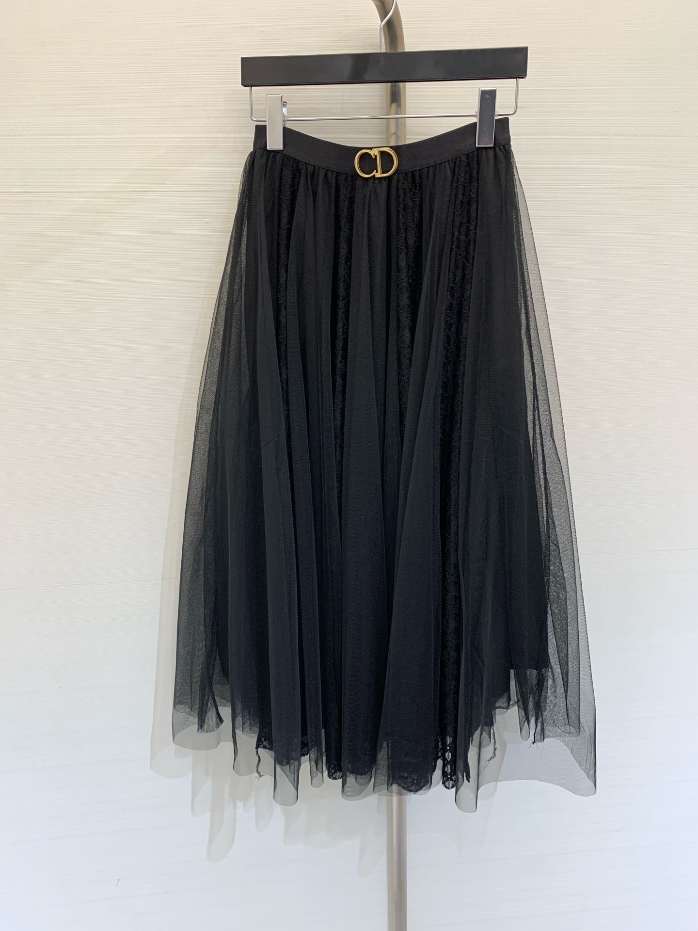 NO:318223,* New summer vacation products: spliced ​​mesh princess, puffy skirts, mesh spliced ​​lace design, super large swing, and the lining mesh superimposed make the skirt hem more three-dimensional, agile interpretation of the unrestrained free soul. Original custom fabric, pattern enhances the style, sweet and cool!  The design is high-end and fashionable!  The three-dimensional tailoring is straight and wide, and the upper body looks slim, a must-have item for white, rich and beautiful things!  Color black white yard count, skirts,alexander wang19860909*  夏季渡假新品 拼接网纱公主,蓬蓬半裙,网纱拼接蕾丝设计,超级大摆,内衬网纱叠加让裙摆更加立体 灵动演绎无拘无束的自由灵魂.原版定制面料,图案提升格调,甜美又拉风 ！设计高级又时髦！立体剪裁挺阔版型上身巨显瘦,白富美必备单品！ 颜色黑色 白色 码数,,skirts,alexander wang,Women's clothing