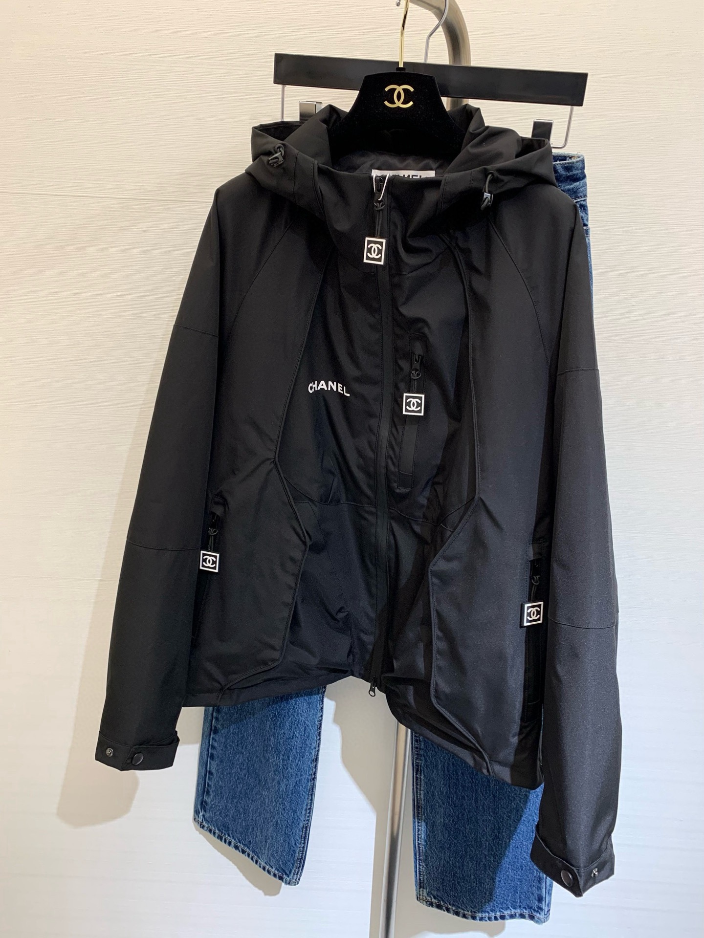 NO:318201,New style: The medieval series hooded jacket, the back is super fashionable, super beautiful, the same style as men and women!  High-quality customization, spot sale code number, jackets & coats,hats,alexander wang19860909新款 中古系列连帽冲锋衣外套,后背超级时髦,超级好看,男女同款哦！ 高品质定制,现货发售 码数,,jackets & coats,hats,alexander wang,Women's clothing