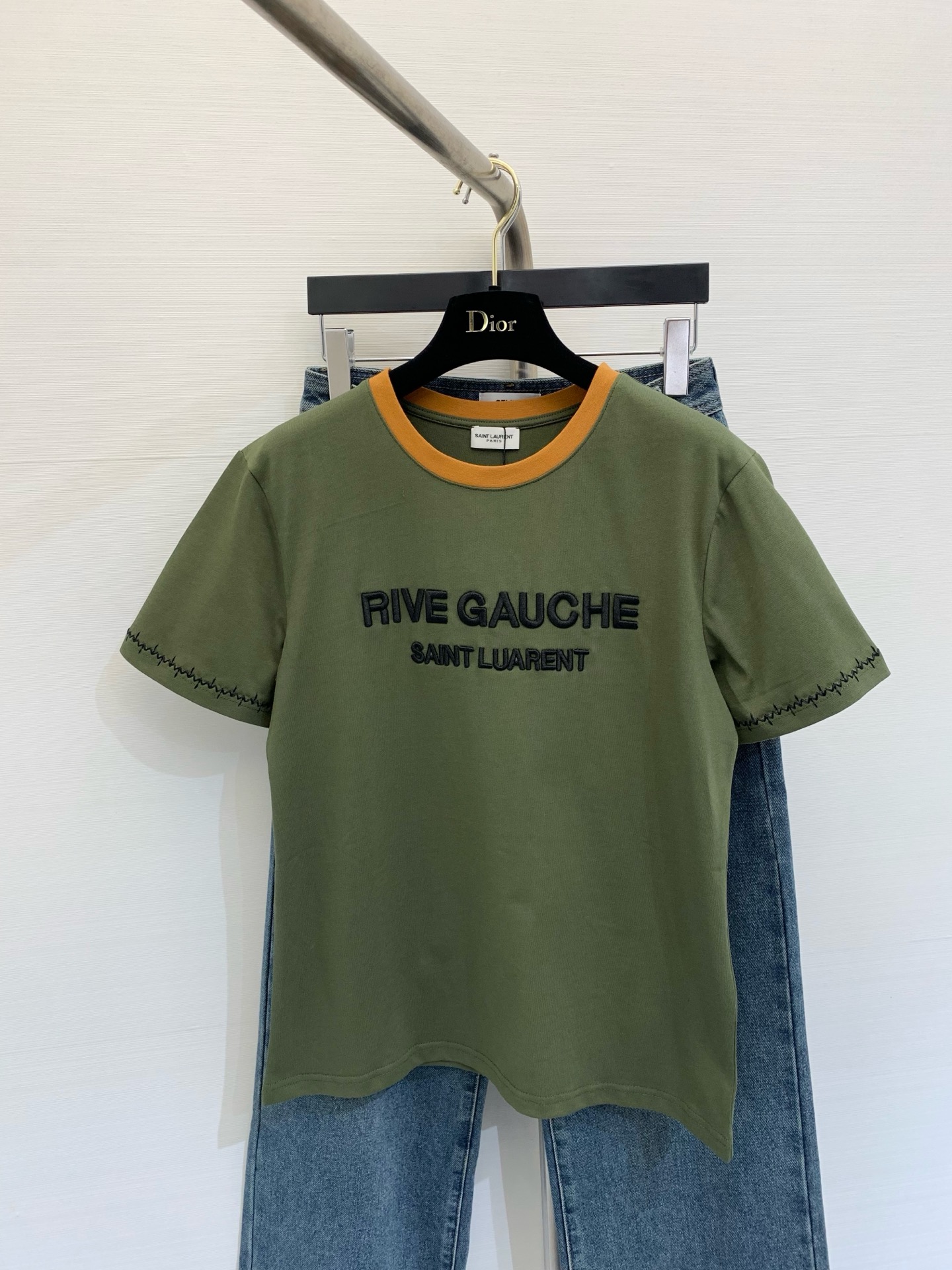 NO:318198,* New summer embroidery shirt The chest and cuffs are made of heavy-industry embroidery technology. Round neck contrasting color splicing. Age-reducing artifact. Color apricot color. Dark green. Number of codes, alexander wang.19860909*  夏季新款 刺绣恤 胸前和袖口采用重工刺绣工艺 圆领撞色拼接 减龄神器 颜色杏色 深绿 码数,,alexander wang,Women's clothing