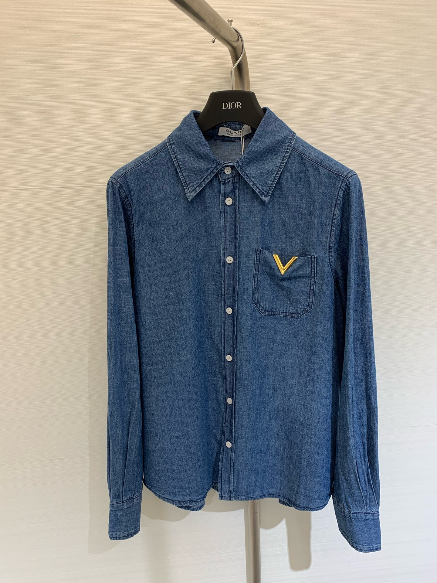 NO:332526,New summer model Jolin Tsai same style letter metal pocket denim shirt Customized thin denim fabric Comfortable breathable and not stuffy High-version Size, Alexander wang19860909夏季新款 蔡依林同款 字母金属口袋牛仔衬衣 定制薄款牛仔面料 舒适透气不闷热 高版本 码数,,alexander wang,Women's clothing
