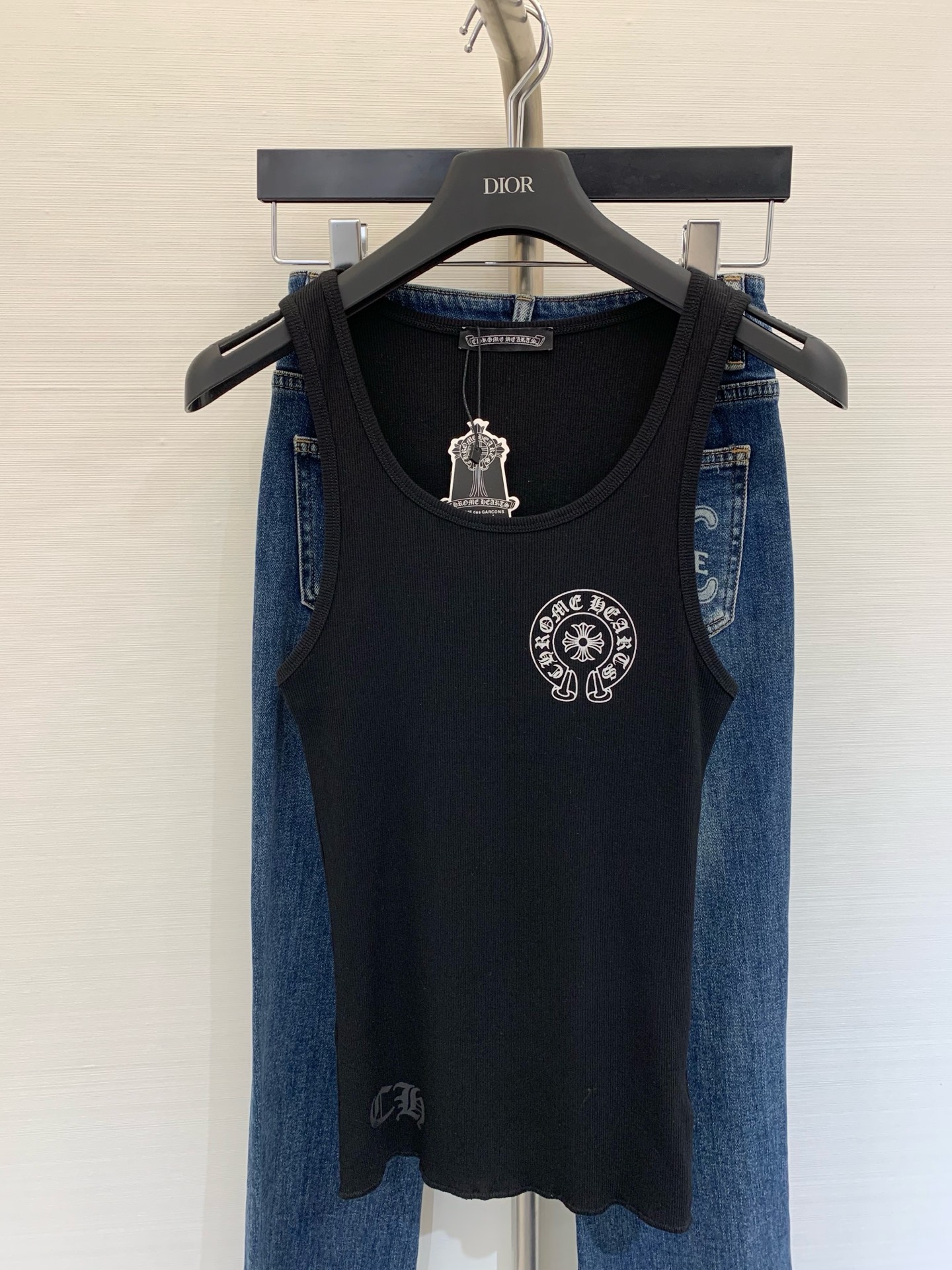 NO:328995,Croxin New summer style Horseshoe print Sanskrit long vest Classic pattern Lower body optional matching Exquisite casual color black white Size number, Chrome hearts, alexander wang19860909克罗心  夏季新款 马蹄印梵文长背心 经典图案 下半身任意搭配 精致休闲 颜色黑色 白色 码数,,chrome hearts,alexander wang,Women's clothing