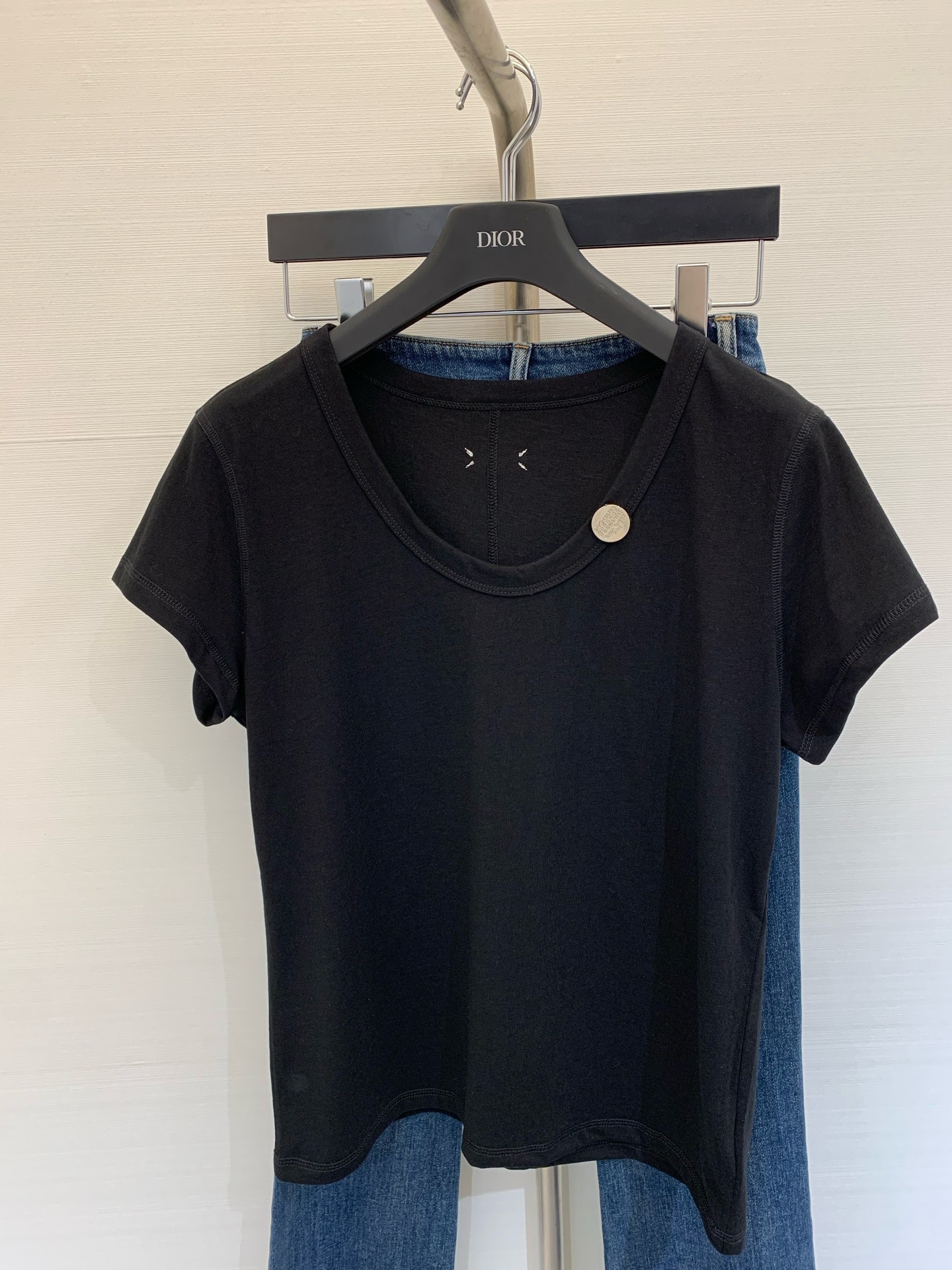 NO:328999,New spring and summer style metal disc digital limited shirt, the basic style is really easy to wear, the slightly shoulder-falling style is matched with a light fit style, and the unrestrained lazy feeling is full of size, alexander wang19860909春夏新款 金属圆碟数字限定恤,基础款真的很好穿,微微的落肩搭配轻巧合身的版型,不拘束的慵懒感溢满 码数,,alexander wang,Women's clothing