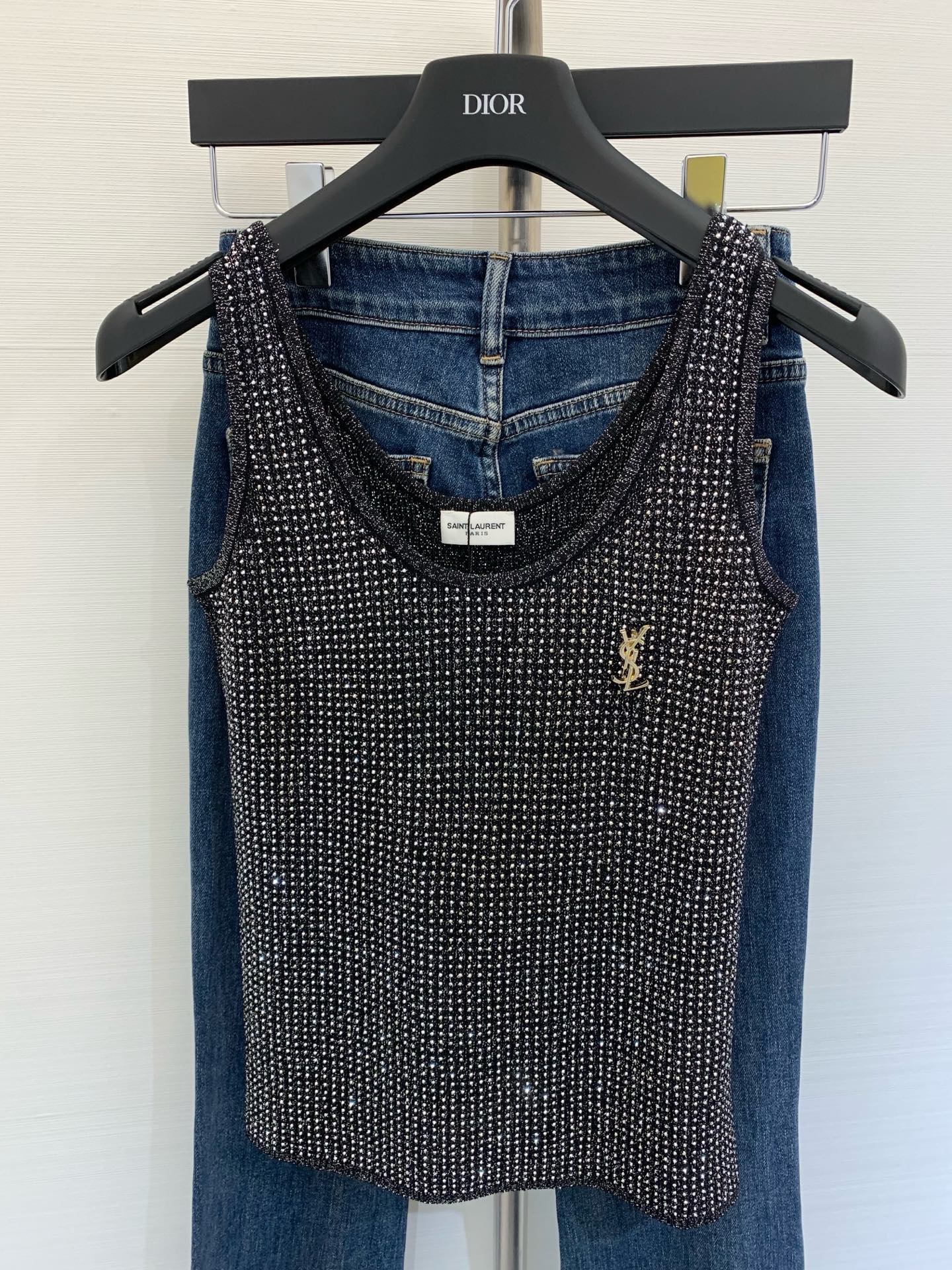 NO:330783,New three-color heavy industry vest hot diamond style ultra-thin fabric upper body slim and fashionable size //,,alexander wang19860909新款 三色重工背心烫钻款 超薄面料 上身顯瘦時尚 码数//,,alexander wang,Women's clothing