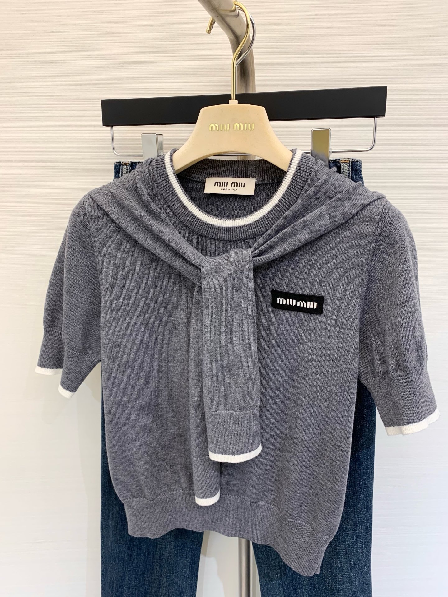 NO:330786,New style simple two-color shawl short sleeve logo embellishment and decoration, slim and versatile upper body size //, T-shirt,shawls,alexander wang19860909新款 簡約二色披肩短袖 logo点缀修饰 上身显瘦百搭 码数//,,T-shirt,shawls,alexander wang,Women's clothing