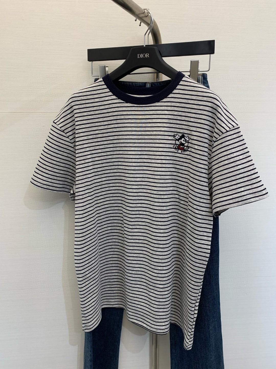 NO:327686,* New early spring style striped Mickey embroidered shirt, loose style, slimming and age-reducing, high version size, alexander wang19860909*  早春新款 条纹米奇刺绣恤,宽松版型,显瘦又减龄,高版本 码数,,alexander wang,Women's clothing