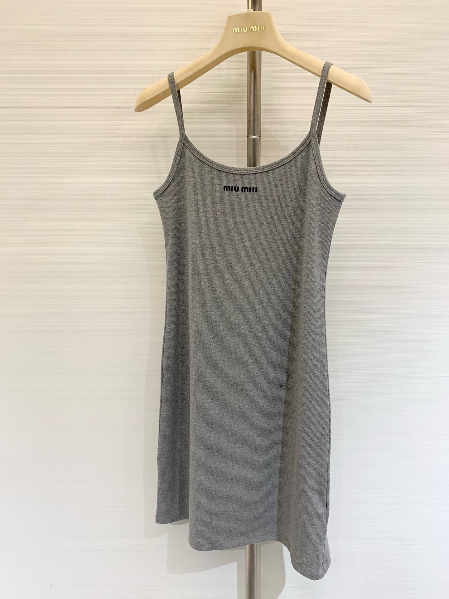 NO:327690,* New summer products Cotton knitted suspender vest skirt Cotton jersey fabric embroidery with brand logo slim and elastic style Classic items for single-layer layering Recommended purchase Size number, skirts, alexander wang19860909*  夏季新品 棉质针织吊带背心裙 棉质平纹针织面料 饰有品牌标识刺绣 修身弹力版型 单穿叠穿的经典单品 推荐入手 码数,,skirts,alexander wang,Women's clothing