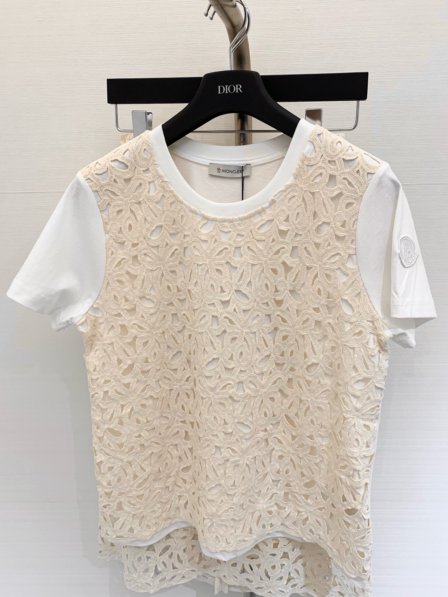 NO:327683,New summer products French heavy industry round neck water-soluble spliced ​​embroidered short-sleeved shirt, exquisite two-piece visual effect, huge and beautiful upper body, customized latest embroidery label: customized, low-key and luxurious!  A must-have item for fashionable things unlocks all outfits!  yard count, T-shirt,alexander wang19860909夏季新品 法式重工圆领水溶拼接绣花短袖恤 精致假两件视觉效果 上身巨好看 定制最新刺绣贴标:定制 低调奢华！ 时髦精必备单品解锁所有穿搭！ 码数,,T-shirt,alexander wang,Women's clothing