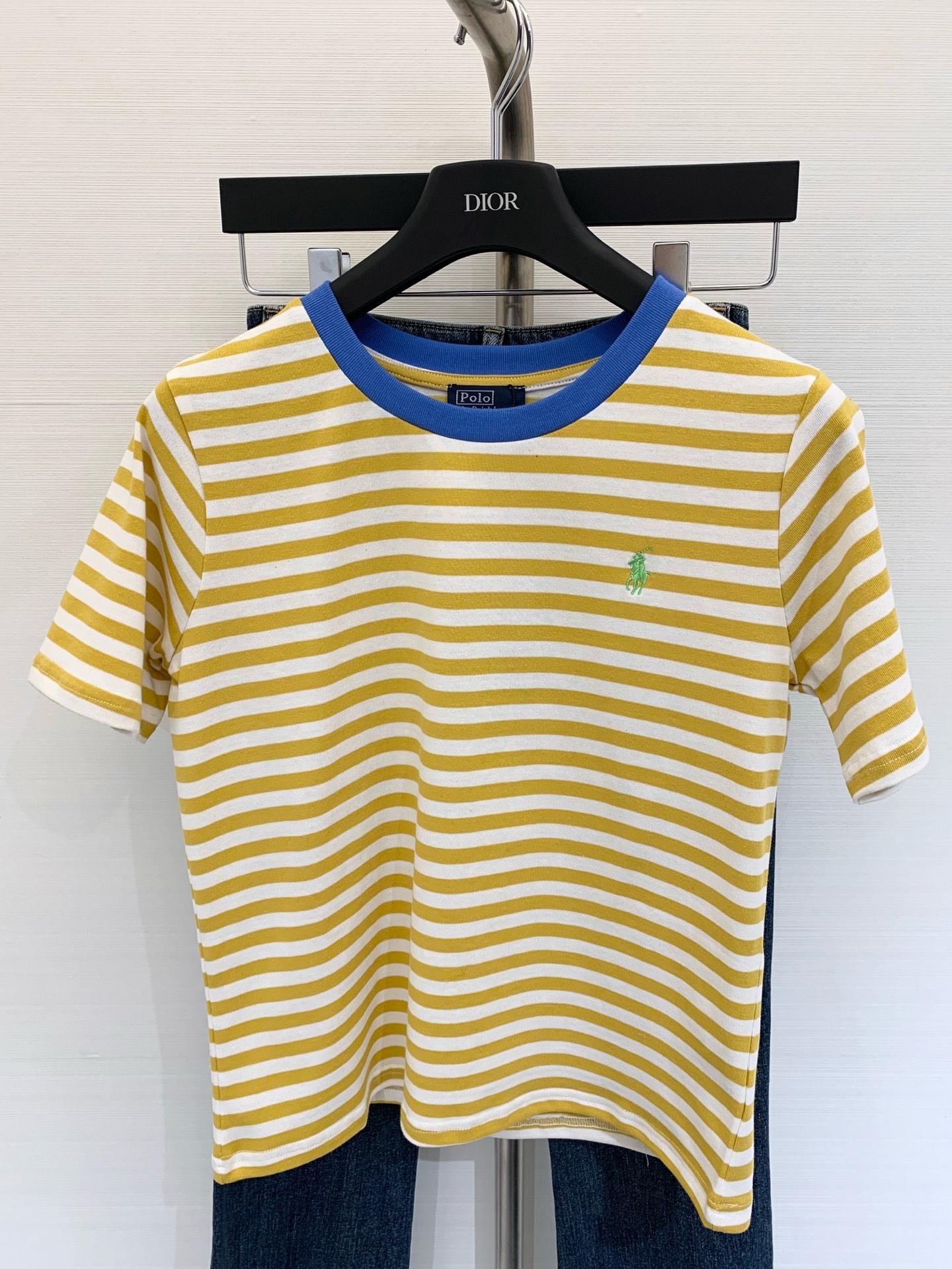 NO:327679,New summer style contrasting pony embroidered striped shirt, exquisite style, huge slim upper body!  Customized high-quality hands, boutique design, low-key luxury!  A must-have item for fashionable things unlocks all outfits!  Color pink blue yellow code number, alexander wang19860909夏季新款 撞色小马刺绣条纹恤 精致版型上身巨显瘦！定制高品质手 精品设计 低调奢华！时髦精必备单品解锁所有穿搭！ 颜色粉色 蓝色 黄色 码数,,alexander wang,Women's clothing