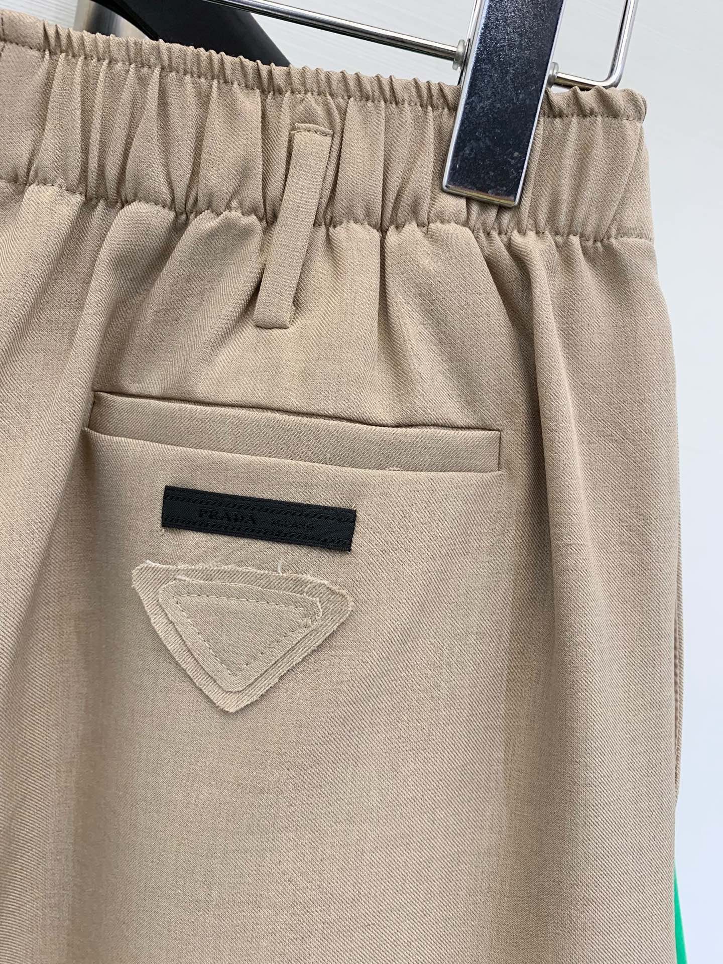 Prada 2025 Summer Khaki Casual Shorts - Comfortable & Stylish 7 i1746034607786 2081 0 5