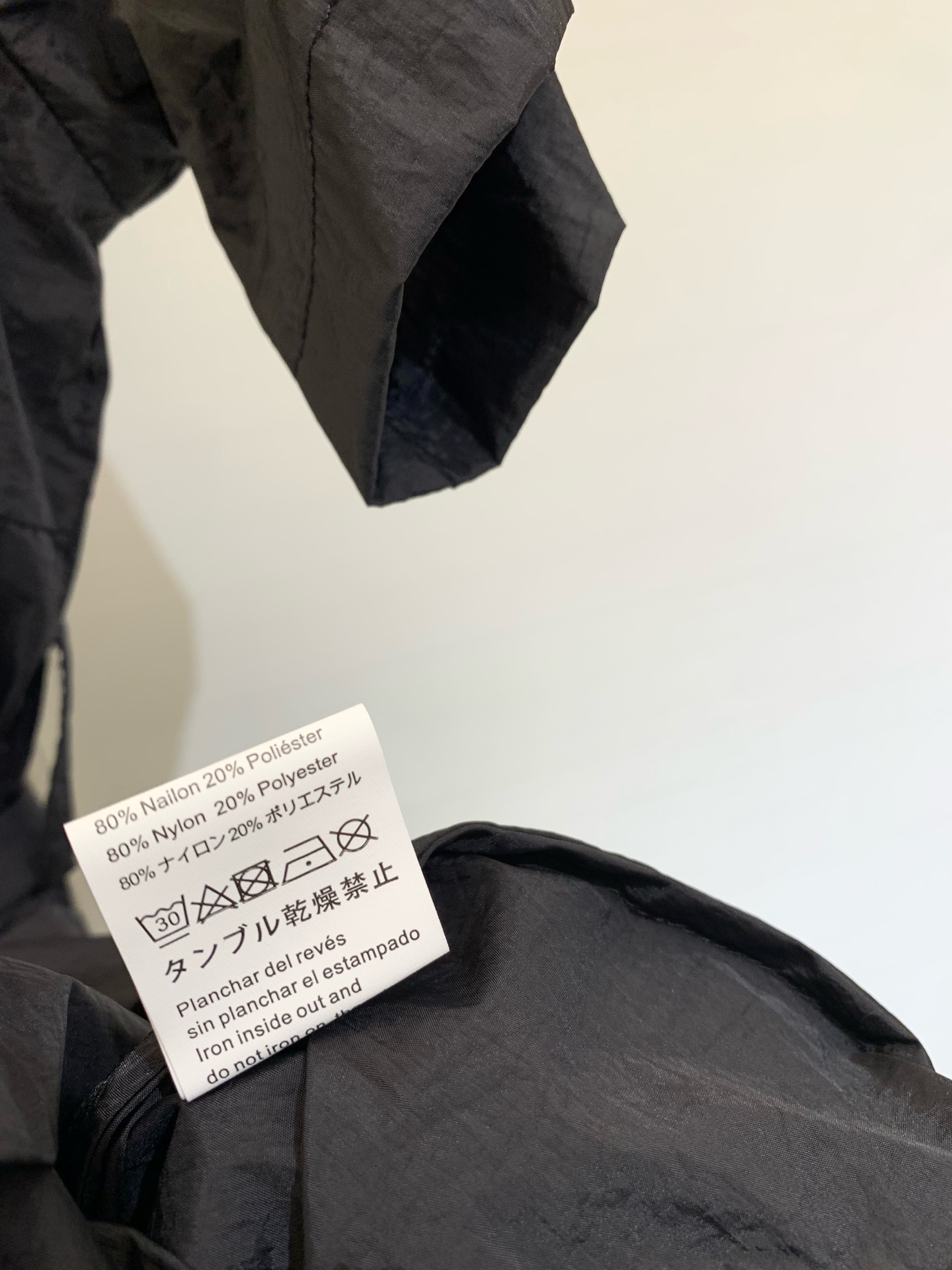 𝐋𝐎𝐄𝐖* 
𝟐𝟎𝟐𝟓𝐒𝐒 新款 收腰短袖连衣裙 轻盈粘胶纤维和亚麻印花布连衣裙，胸前口袋饰有𝐥𝐨𝐠𝐨精
