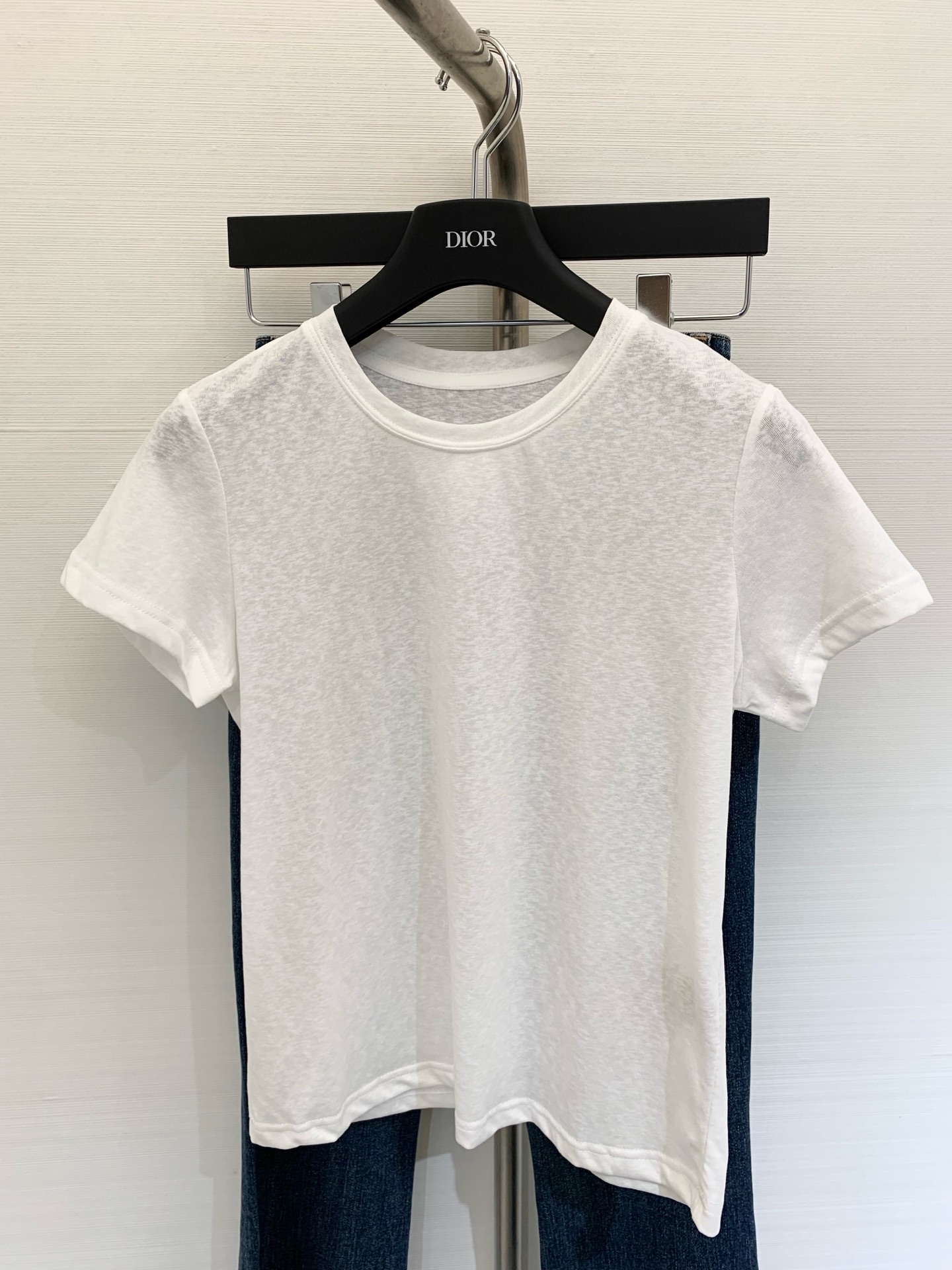 NO:332546,New summer style minimalist round neck slim shirt with letter contrasting design from behind, playful and cute, high-end simple items, color blue, white, size, alexander wang19860909夏季新款 极简圆领修身恤 背后缝制字母撞色设计 俏皮可爱 高级简约单品 颜色蓝色 白色 码数,,alexander wang,Women's clothing