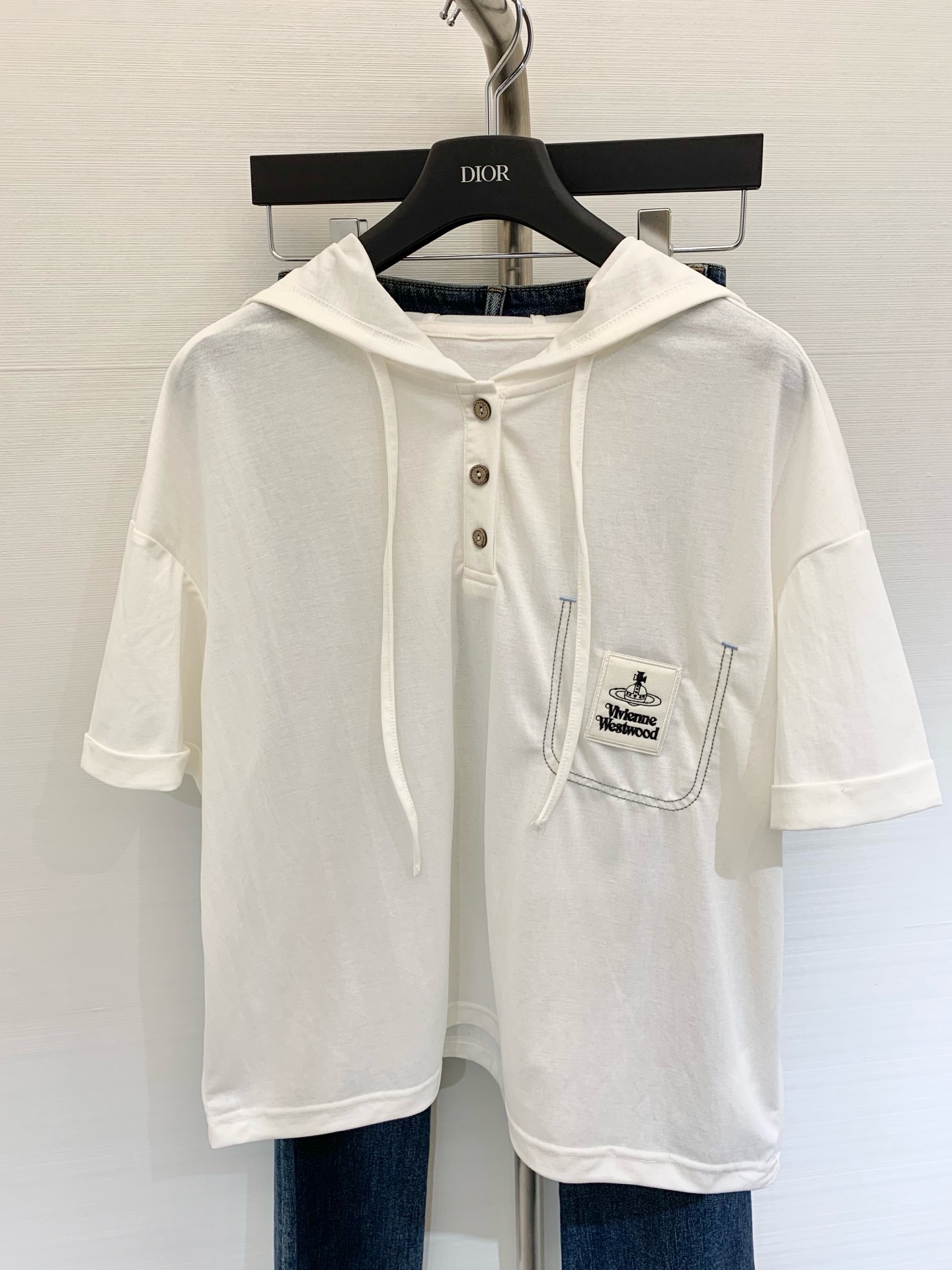 NO:331869,Queen Mother of the Cities, Spring and Summer New Products, Middle-aged Style, Hooded Short-sleeved Shirt, Fake Bag Classic Patterns on the Chest, The style is easy to control for anyone, Everyday commuting, everything is very good, it is not picky about occasions, the full amount of small details is too important, the style is very friendly to girls with small people and belly, the slimming effect is great, Size, T-shirt, Hats, Alexander wang19860909西太后 春夏新品 中古风 连帽短袖衬衣 胸前口假袋经典贴饰 版型属于谁都好驾驭的 日常通勤穿什么的都是很 不挑场合 满满小细节太加分了 版型对于小个子和肚子有肉肉的女生都很友好哦 显瘦效果很棒 码数,,T-shirt,hats,alexander wang,Women's clothing