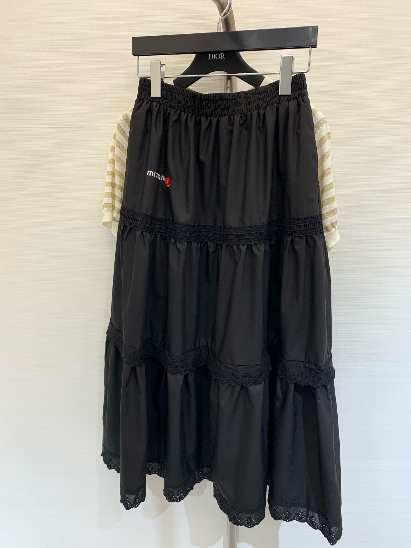 NO:331845,* New summer style embroidered lace skirt, letter embroidery design, double-layer lace splicing design, very effective upper body, age-reducing temperament Color black white Size number, skirts, alexander wang19860909*  夏季新款 刺绣花边半裙,字母绣花设计,双层花边拼接设计,上身非常有的效果,减龄气质 颜色黑色 白色 码数,,skirts,alexander wang,Women's clothing