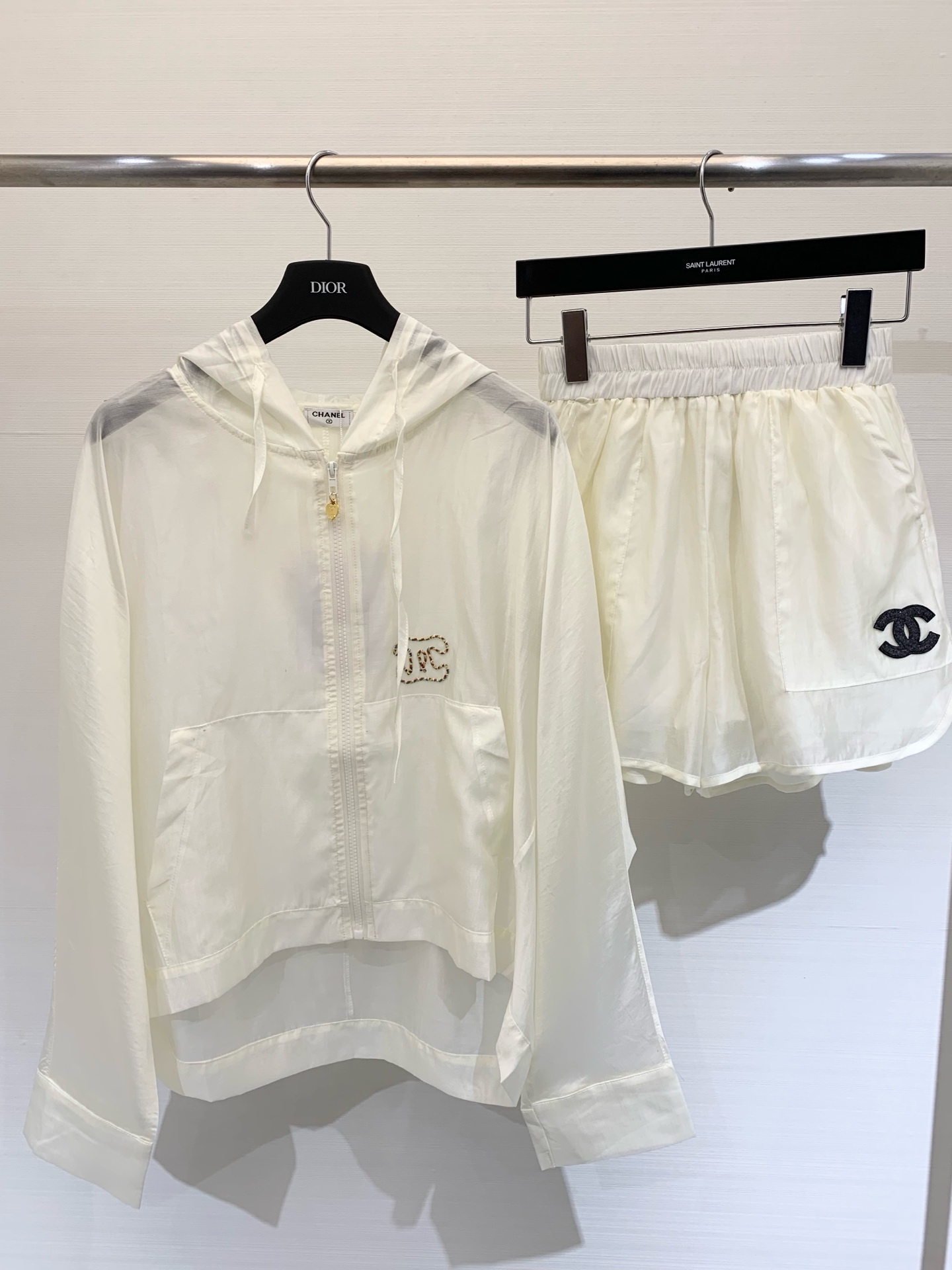 NO:331857,* Middle style new summer style hooded sun protection suit, hooded jacket shorts Customized tensile cotton fabric breathable and comfortable very well color dark green light apricot size, shorts, jackets & coats, hats, alexander wang19860909*  中古款 夏季新款 连帽防晒套装,连帽外套短裤 定制天丝麻棉面料 透气舒适感非常好 颜色墨绿 浅杏 码数,,shorts,jackets & coats,hats,alexander wang,Women's clothing