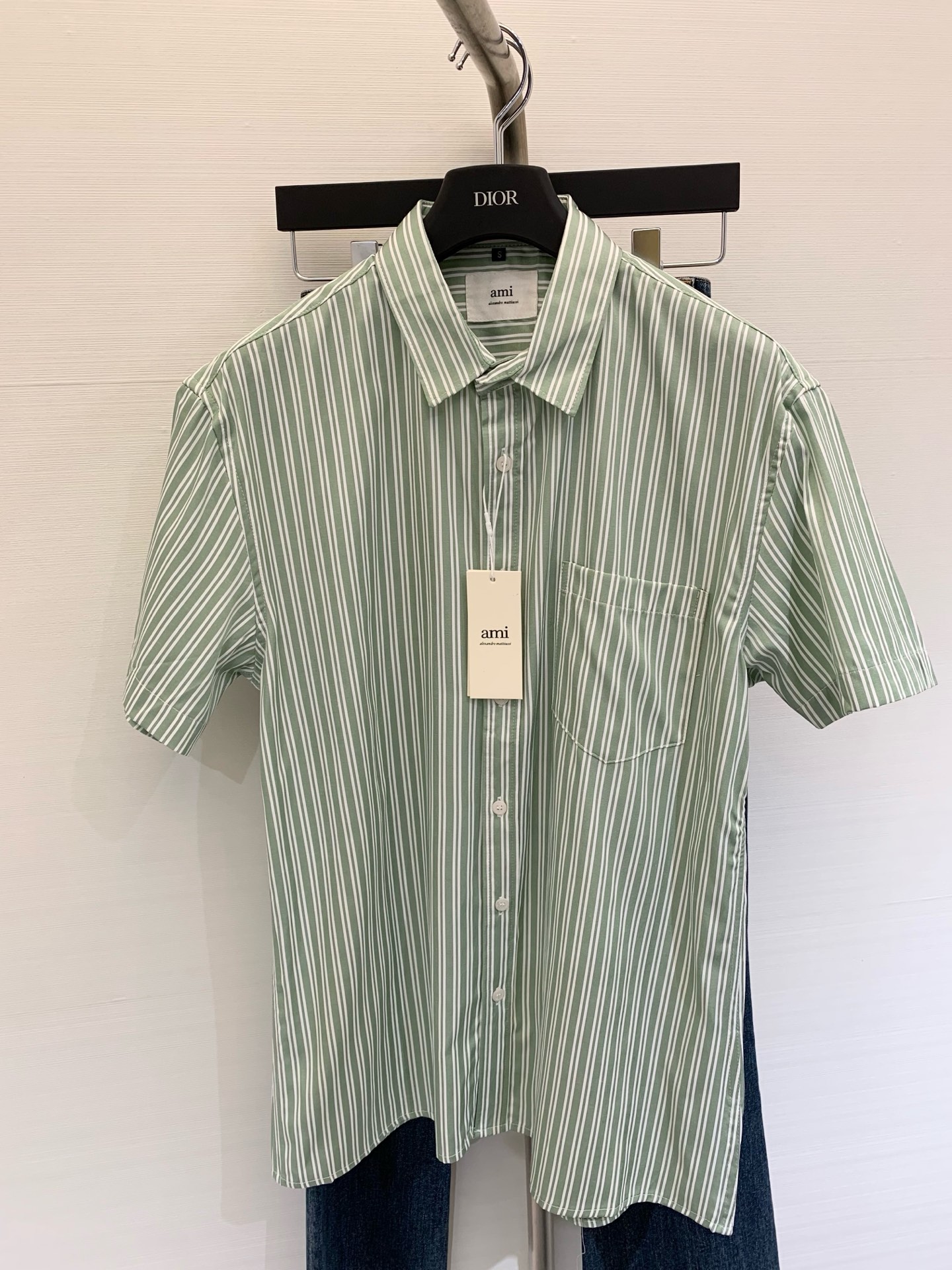 NO:331866,New summer style single pocket short-sleeved striped shirt with same color love embroidery design behind the back Large style loose and slim Men and women Same color green blue Size number, T-shirt, alexander wang19860909夏季新款 单口袋短袖条纹衬衣 背后同色爱心刺绣设计 大版型宽松显瘦 男女同款 颜色绿色 蓝色 码数,,T-shirt,alexander wang,Women's clothing