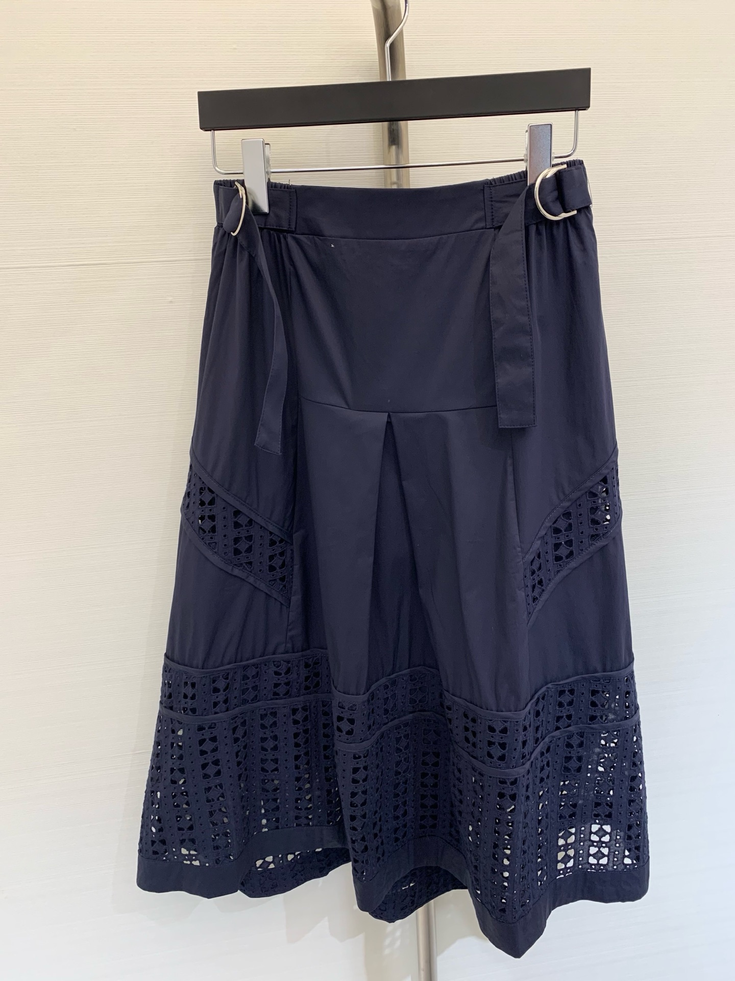 NO:331882,New summer models series cotton hollow spliced ​​skirt heavy industry models very complicated craftsmanship unique iconic hollowing craftsmanship The upper body is very exquisite and high-end Size, skirts, alexander wang19860909夏季新款 系列款 棉质镂空拼接半裙 重工款 工艺非常繁琐 独特的标志性镂空工艺 上身非常精致高级 码数,,skirts,alexander wang,Women's clothing