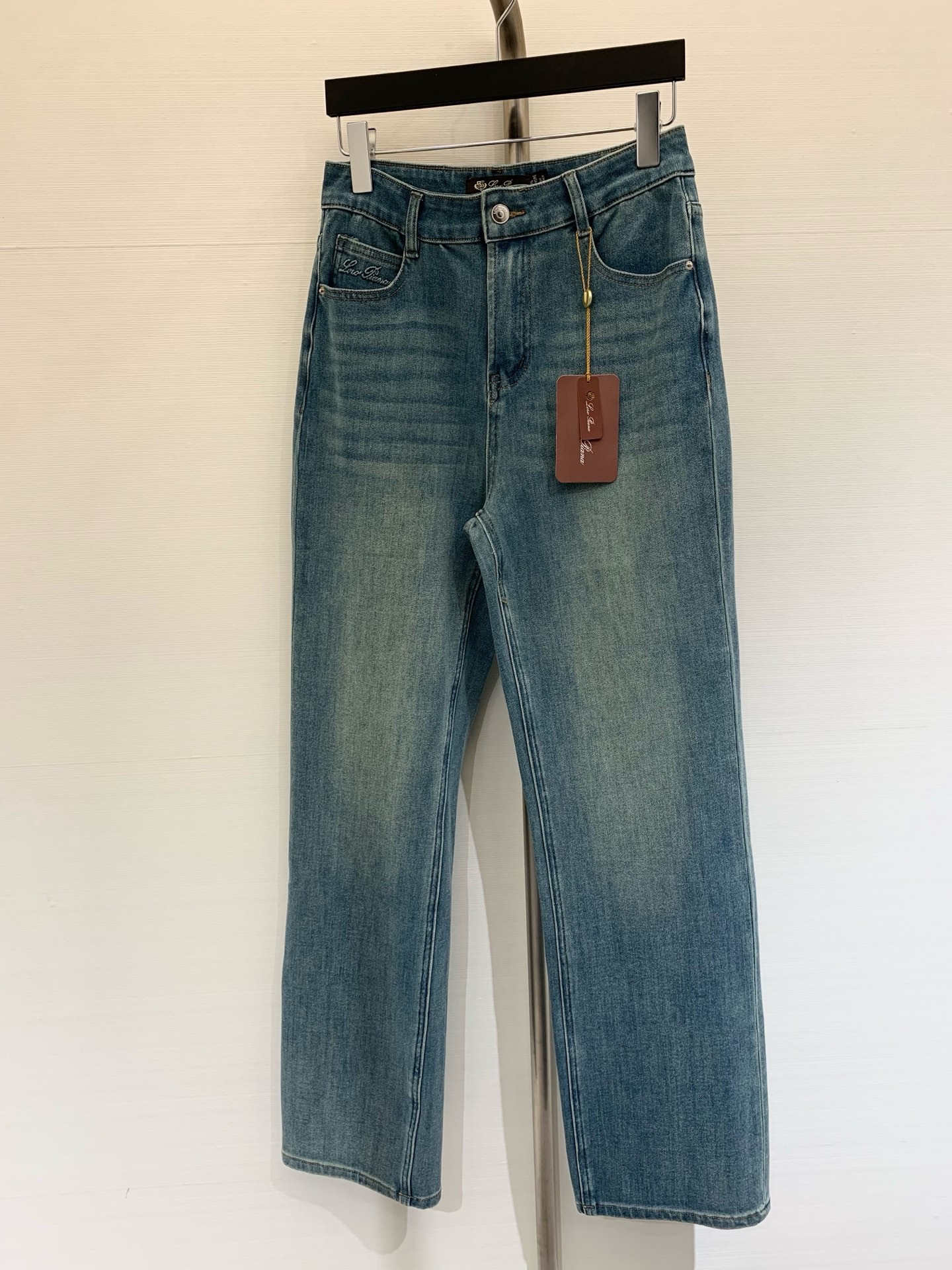 NO:331890,LP 2025 summer new style, catwalk straight wide-leg jeans, customized elastic-washed cowboy cotton fabric, elastic and comfortable, soft and skin-friendly, slim and elegant, fashionable, fashionable, fashionable, fashionable, essential items for fashionable and casual wear, the highest quality, welcome to compare, original color, SMLXL,,loro piana, jeans, alexander wang19860909LP 2025 夏季新款 走秀款直筒阔腿牛仔裤 定制定织弹力洗水牛仔棉面料 弹力舒适 柔软亲肤 版型显瘦气质 洋气时尚 时尚休闲穿搭必备单品 最高品质 欢迎对比 原色 码数SMLXL,,loro piana,jeans,alexander wang,Women's clothing