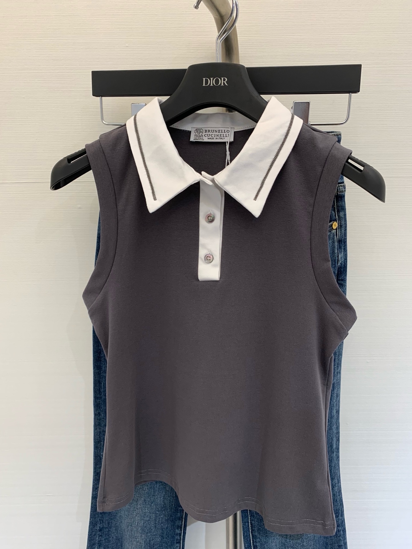 NO:331896,BC 2025 summer new style contrasting POLO collar sleeveless vest slim fit and easy to show off your figure. A must-have simple and high-end items in summer. Color gray apricot color SML, alexander wang19860909BC 2025 夏季新款 撞色POLO领无袖背心 修身版型轻松秀出身材 夏季必备简约高级单品 颜色灰色 杏色 码数SML,,alexander wang,Women's clothing
