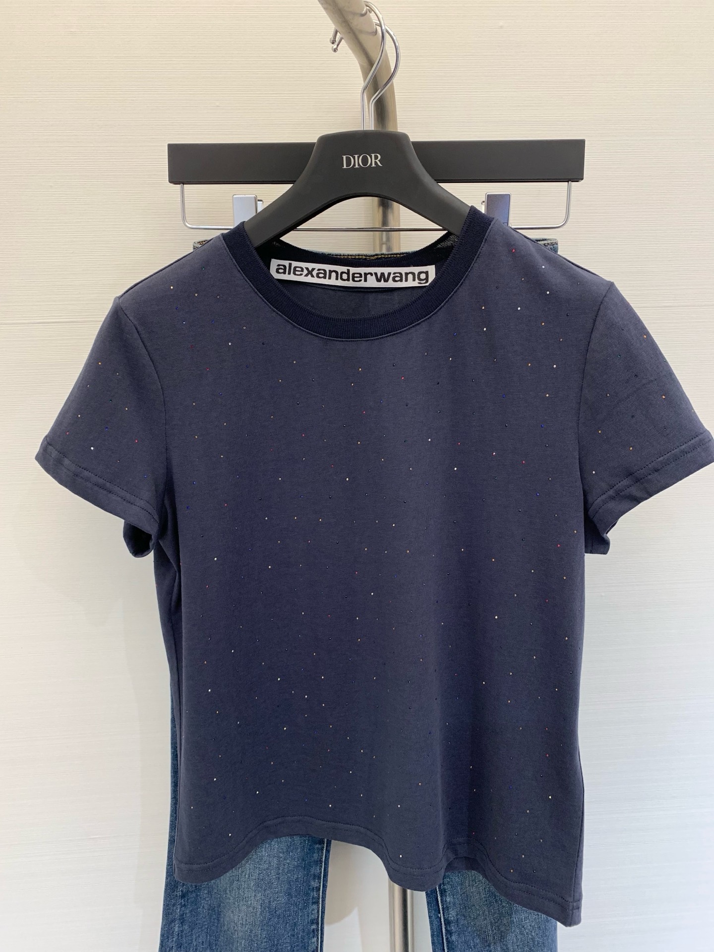 NO:331900,0180Alexanderwang New summer style hot diamond knitted round neck splicing T-shirt, navy blue color, full of high-end sense, mesh knitted collar splicing, so design sense, heavy industry full-piece hot diamond process adds a playfulness SML, tees, t-shirt, alexander wang198609090180Alexanderwang  夏季新款 烫钻针织圆领拼接T恤,藏蓝色系,高级感满满,网纱针织领拼接,太有设计感了,重工满件烫钻工艺,更增添了一份俏皮 码数SML,,tees，t-shirt,alexander wang,Women's clothing