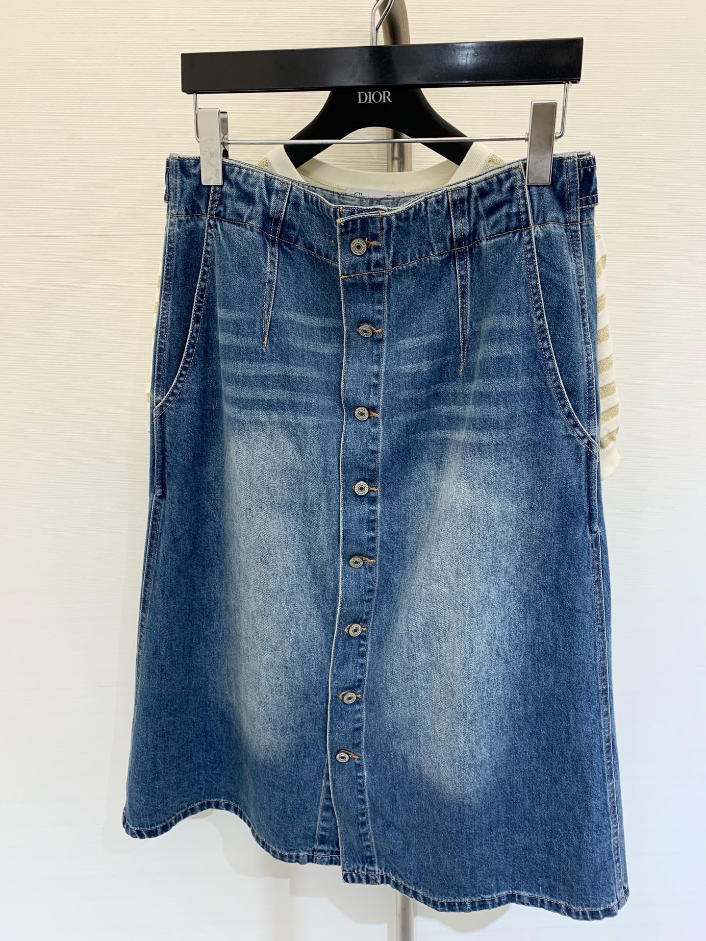 NO:331906,Ralph Lauren 2025 new summer style retro old money style denim skirt loose style slimming and age-reducing custom hardware buttons High-version SML, loro piana, skirts, alexander wang19860909Ralph Lauren 2025 夏季新款 复古老钱风牛仔半裙 宽松版型显瘦减龄 定制五金纽扣 高版本 码数SML,,loro piana,skirts,alexander wang,Women's clothing