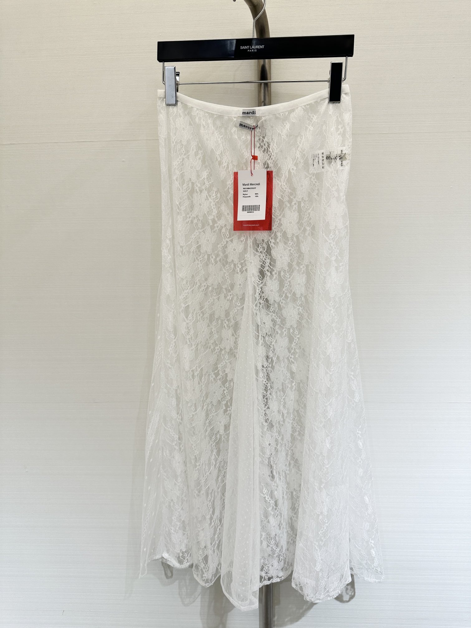 NO:332179,Mardi 2025 summer new style, lace long-sleeved T-shirt vest skirt three-piece set, lace as the main style, inner and outer combination and just right silhouette, a must-have item this summer, it is suitable for matching various bottoms, a mix-and-match style and denim create a healthy and casual style. SML, skirts, tees, t-shirt, alexander wang19860909Mardi 2025 夏季新款 花边长袖T恤背心半裙三件套 蕾丝花边作为主格调 内外组合和恰到好处的廓形 今年夏天的必备单品 搭配各种下装都很合适 混搭造型与牛仔布搭配打造健康休闲风格 码数SML,,skirts,tees，t-shirt,alexander wang,Women's clothing