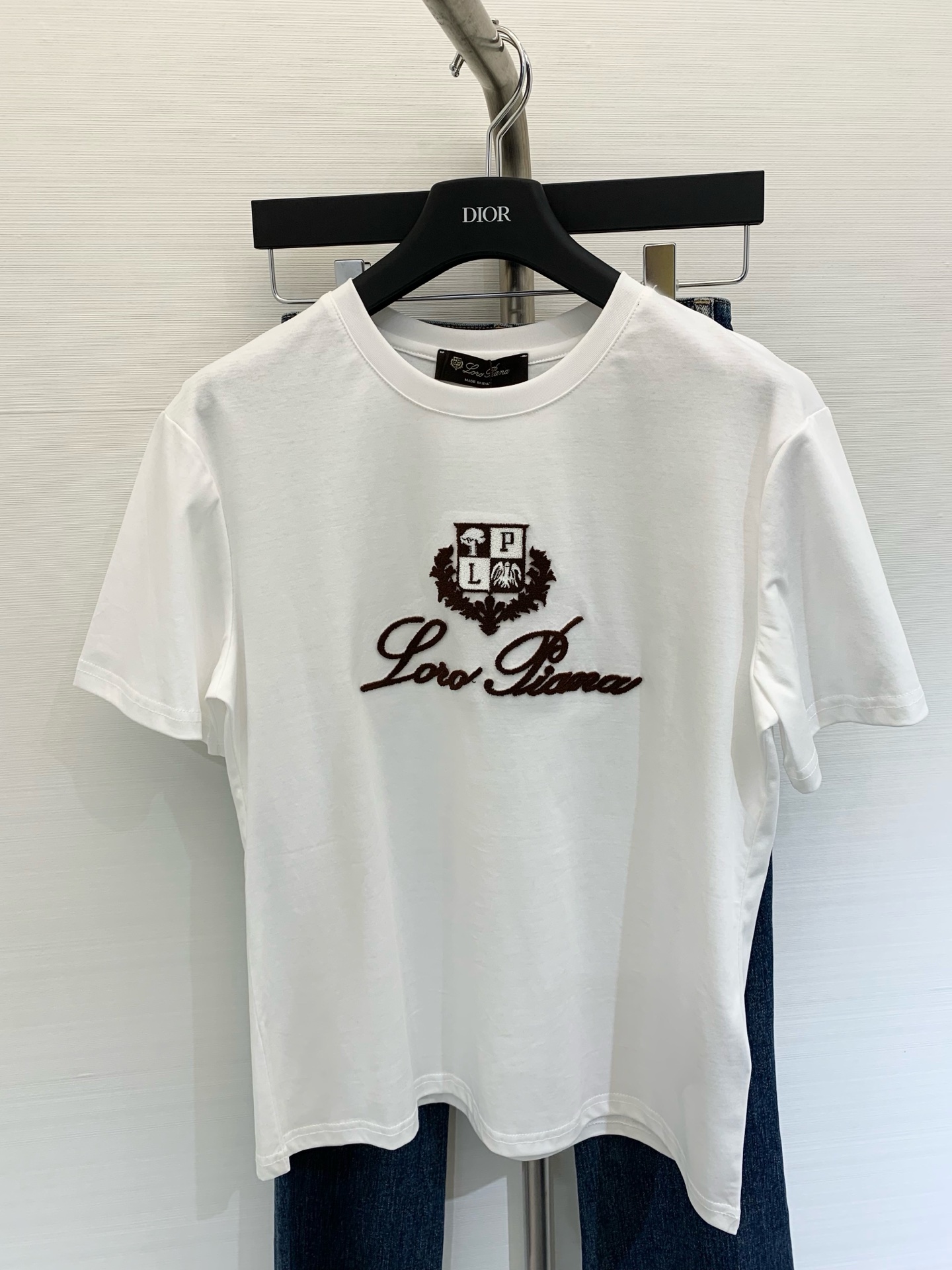 NO:332541,New summer style flocking round neck shirt Normal style versatile universal items Color card white Size number, alexander wang19860909夏季新款 植绒圆领恤 正常版型 百搭万能单品 颜色卡的 白色 码数,,alexander wang,Women's clothing