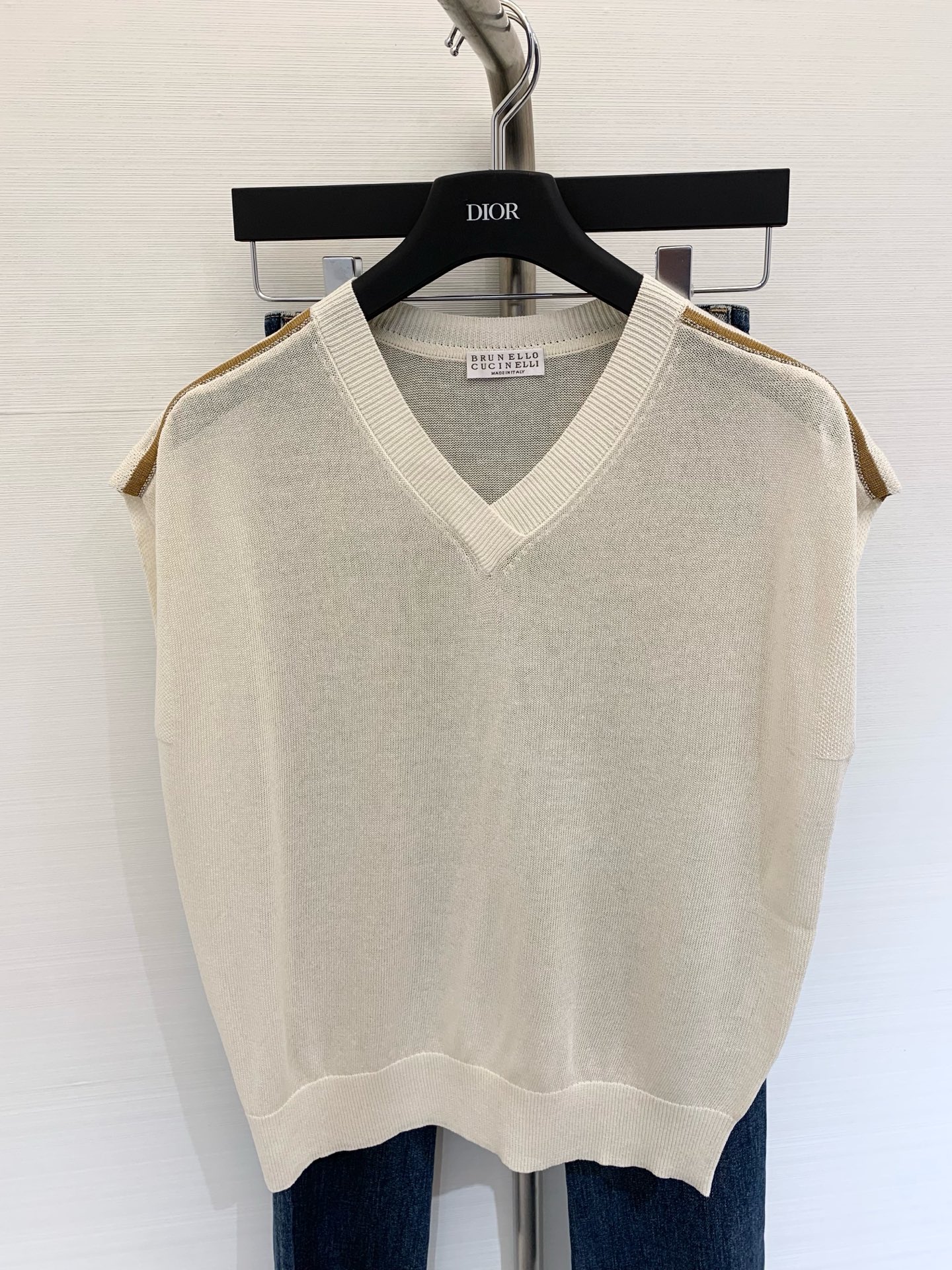 NO:333340,BC 2025 Summer new style linen fabric shoulder bead chain vest Custom linen fabric Comfortable and breathable Color orange apricot color SML, alexander wang19860909BC 2025 夏季新款 亚麻面料肩订珠链条背心 定制亚麻天丝面料 舒适透气 颜色橘黄 杏色 码数SML,,alexander wang,Women's clothing
