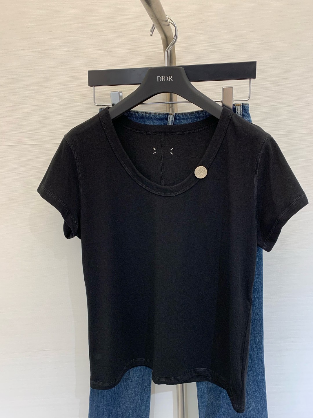 NO:335623,New spring and summer style metal disc digital limited shirt, the basic style is really easy to wear, the slightly shoulder-falling style is matched with a light fit style, and the unrestrained lazy feeling is full of size, alexander wang19860909春夏新款 金属圆碟数字限定恤,基础款真的很好穿,微微的落肩搭配轻巧合身的版型,不拘束的慵懒感溢满 码数,,alexander wang,Women's clothing