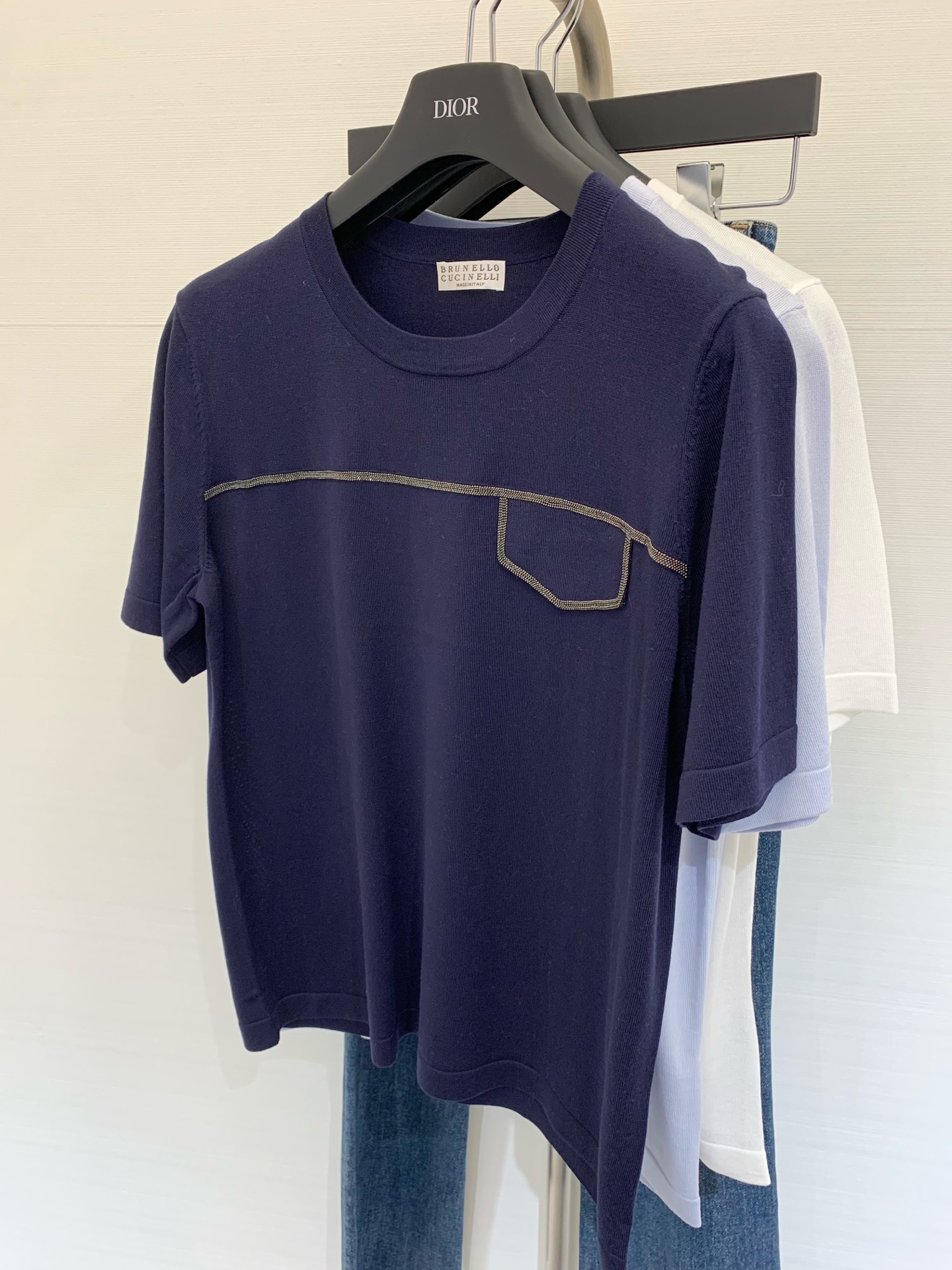 NO:335667,BC 2025 summer new style round neck high-end chain silk wool T-shirt, 80 silk 20 wool material, delicate skin-friendly, soft and breathable, lazy style round neck style, simple and comfortable, zero constraints, gentle and easy to wear, chest chain pocket decoration design, breaking monotonym, color white sky blue, navy blue, code number SMLXL,,tees, t-shirt, real silk, alexander wang19860909BC 2025 夏季新款 圆领高级感链条蚕丝羊毛T恤,80真丝20羊毛料子,细腻亲肤软糯透气,慵懒风圆领版型,简约舒适,零束缚,轻柔好穿,胸前链条口袋装饰设计,打破单调 颜色白色 天蓝 藏青 码数SMLXL,,tees，t-shirt,real silk,alexander wang,Women's clothing