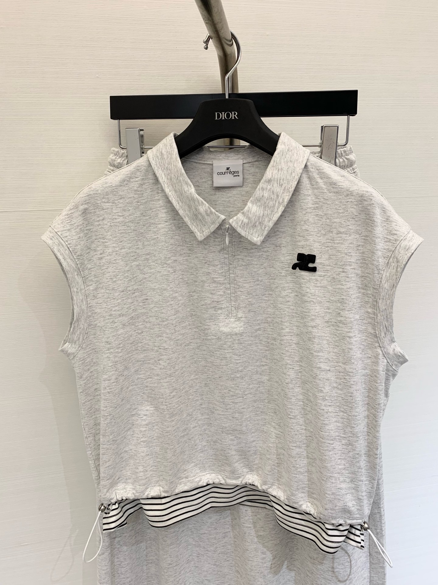 NO:411539,New summer style, half-sleeved fake two-piece suit, collar and half-sleeved design, top hem elastic waist fake two-piece splicing design, selected thin cotton fabric, a must-have casual god suit for commuting, color hidden blue, apricot grey, yard, alexander wang19860909夏季新款 半袖假两件套装 领半袖设计 上衣下摆松紧腰假两件拼接设计 精选细薄棉面料 通勤必备的休闲神套装 颜色藏蓝 杏灰 码数,,alexander wang,Women's clothing