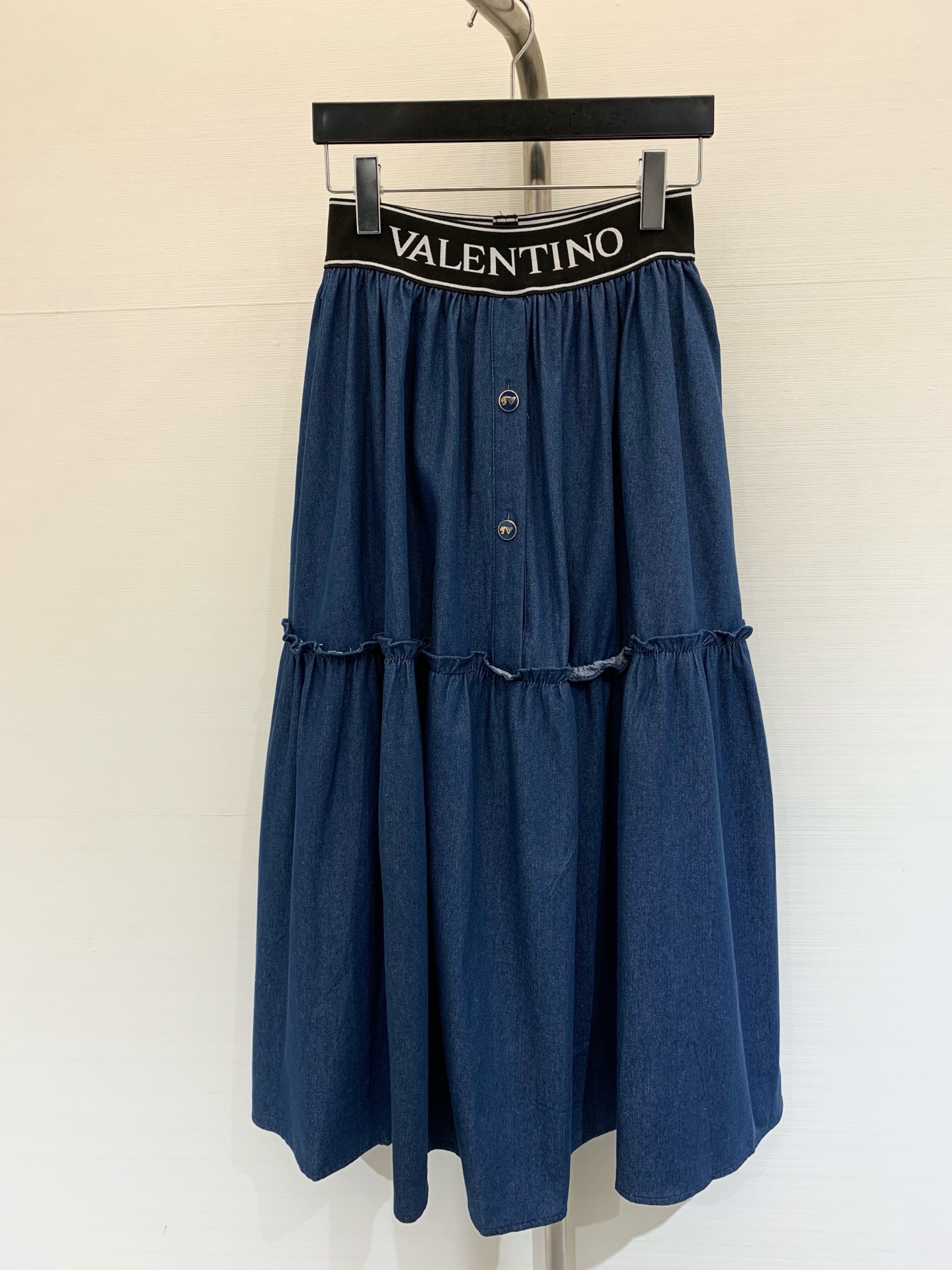 NO:411528,* New summer style, heavy-industrial denim skirt with wood ears, webbing design, beautiful and casual feeling. Skirts, alexander wang19860909*  夏季新款 重工木耳边牛仔半裙,织带设计,唯美带点休闲的感觉 码数,,skirts,alexander wang,Women's clothing