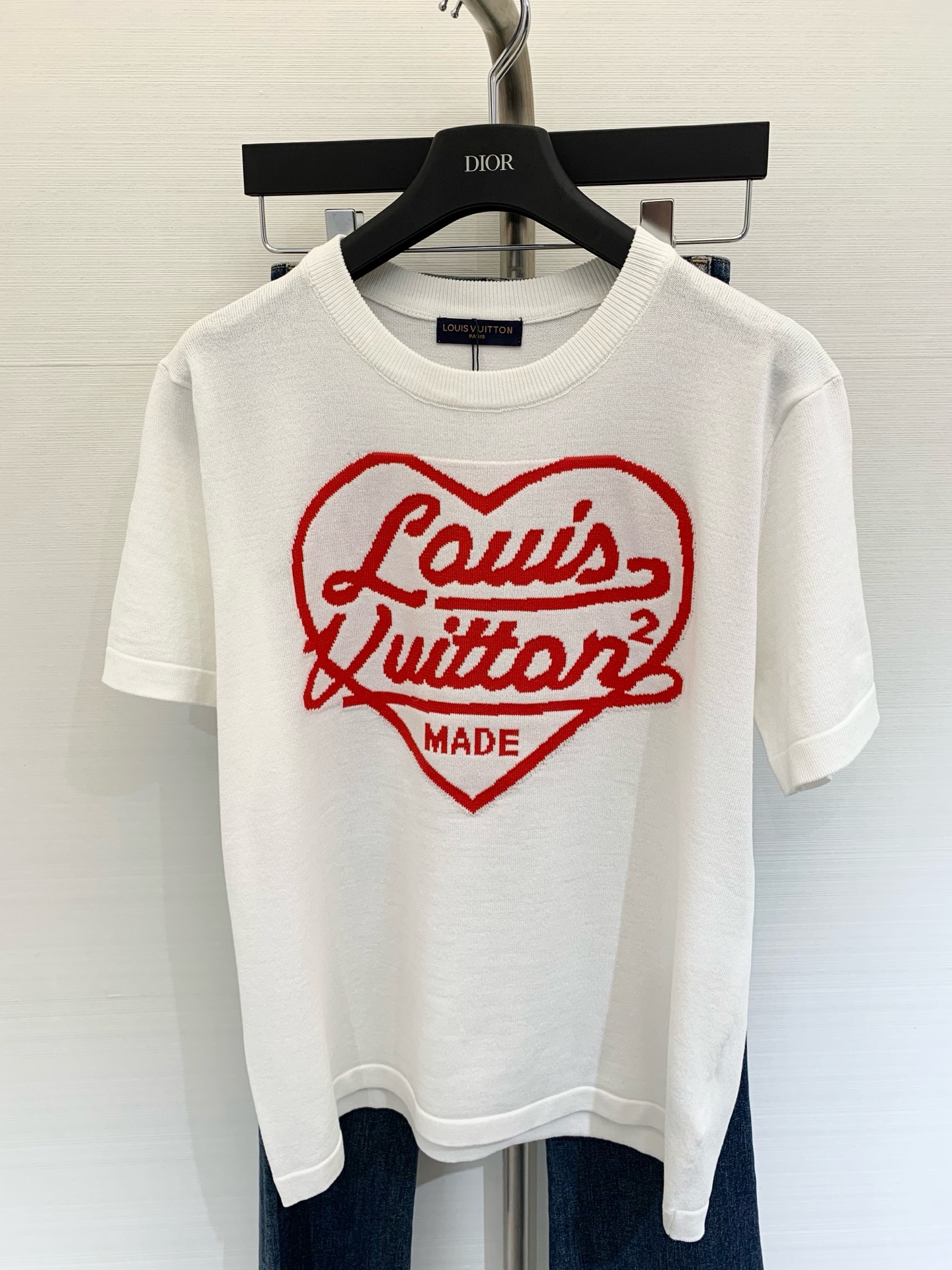 NO:413790,LouisVuit*on 2025 new summer style love letters logo jacquard knitted short sleeves men and women same style color black white SML, louis vuitton, T-shirt, alexander wang19860909LouisVuit*on 2025 夏季新款 爱心字母Logo提花针织短袖 男女同款 颜色黑色 白色 码数SML,,louis vuitton,T-shirt,alexander wang,Women's clothing